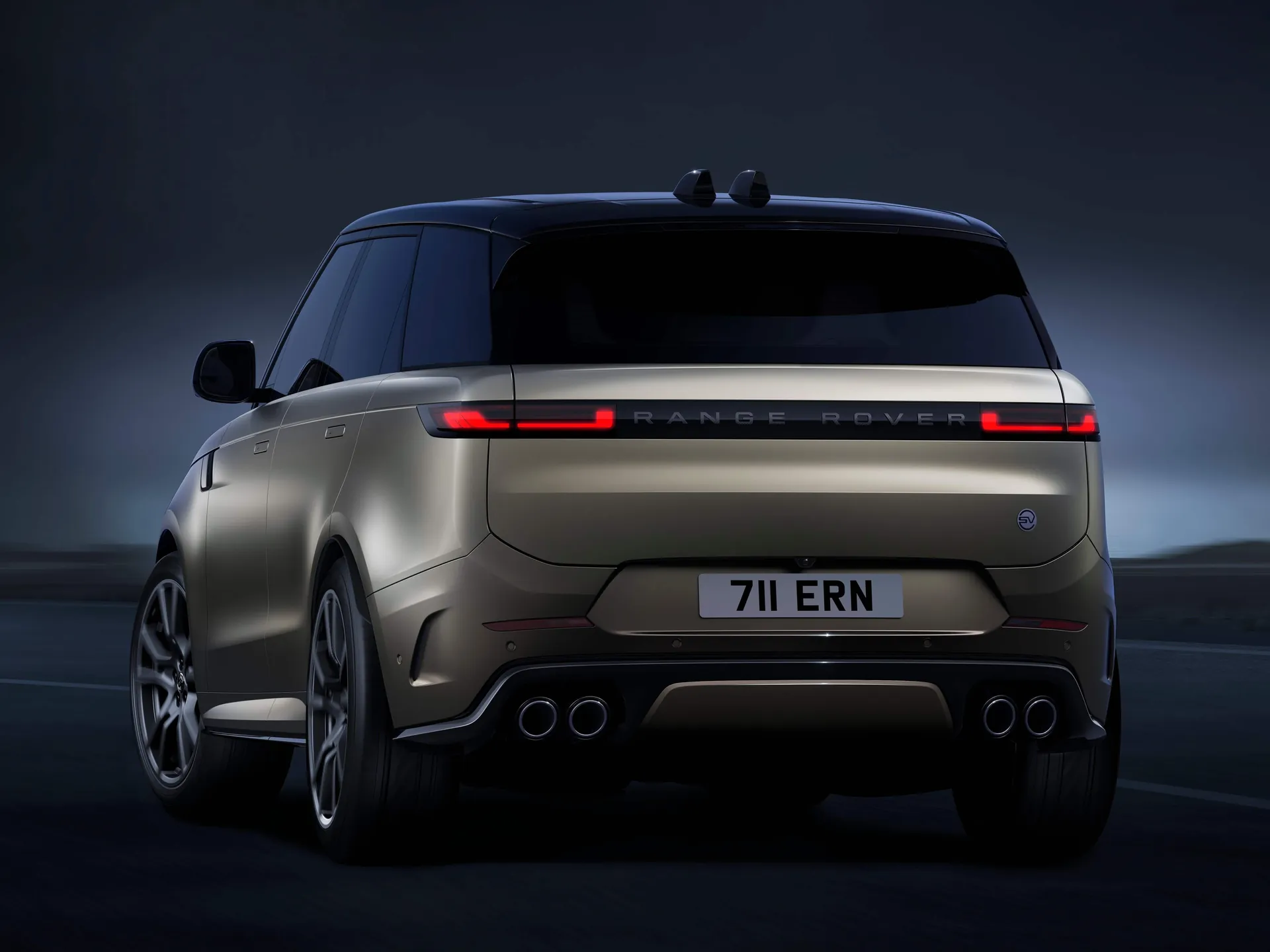 Land Rover Range Rover Sport SV (2024) – zadní tříčtvrteční pohled