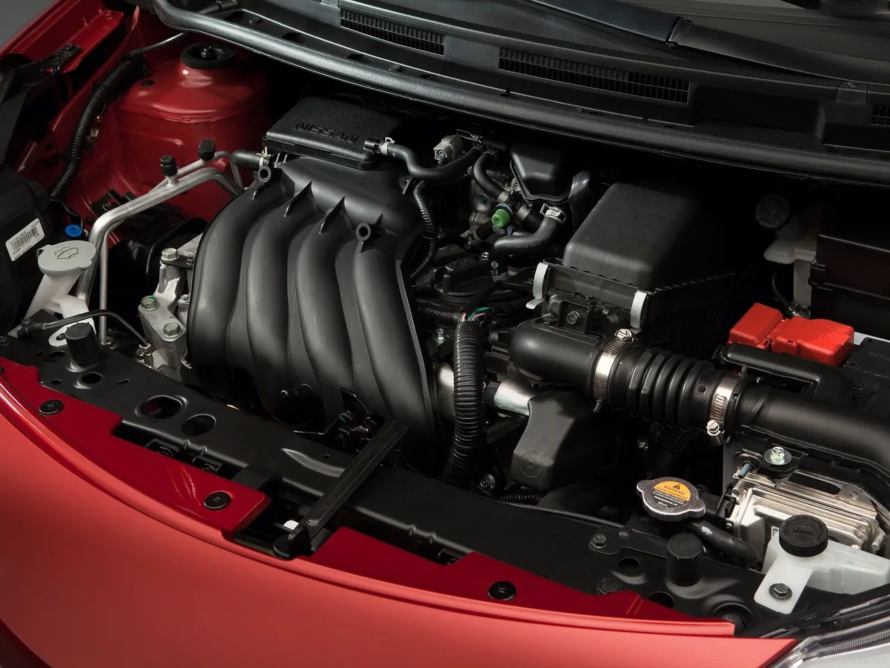Nissan Versa Note SR (2015) – motorový prostor