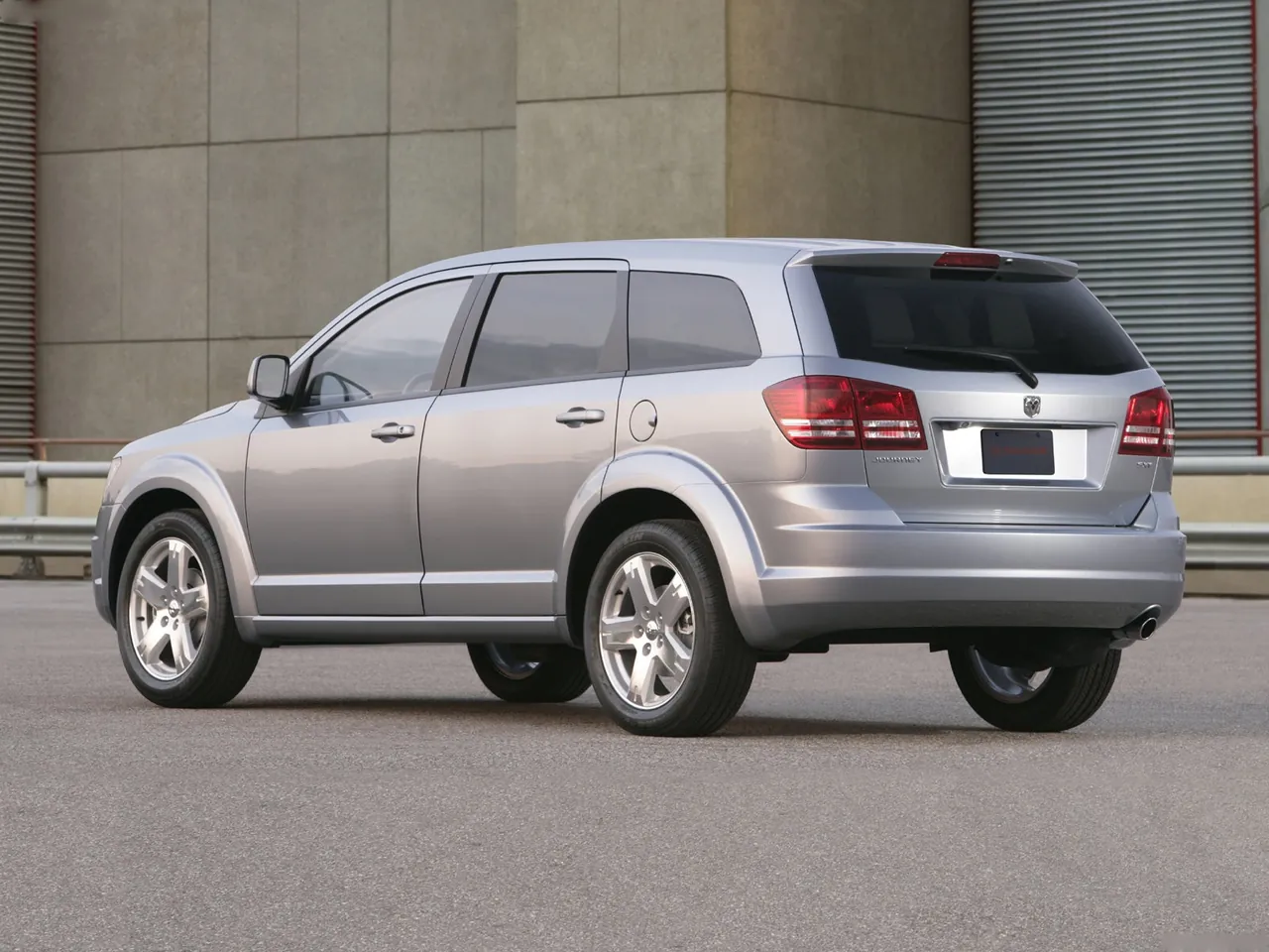 Dodge Journey (2009) – zadní tříčtvrteční pohled