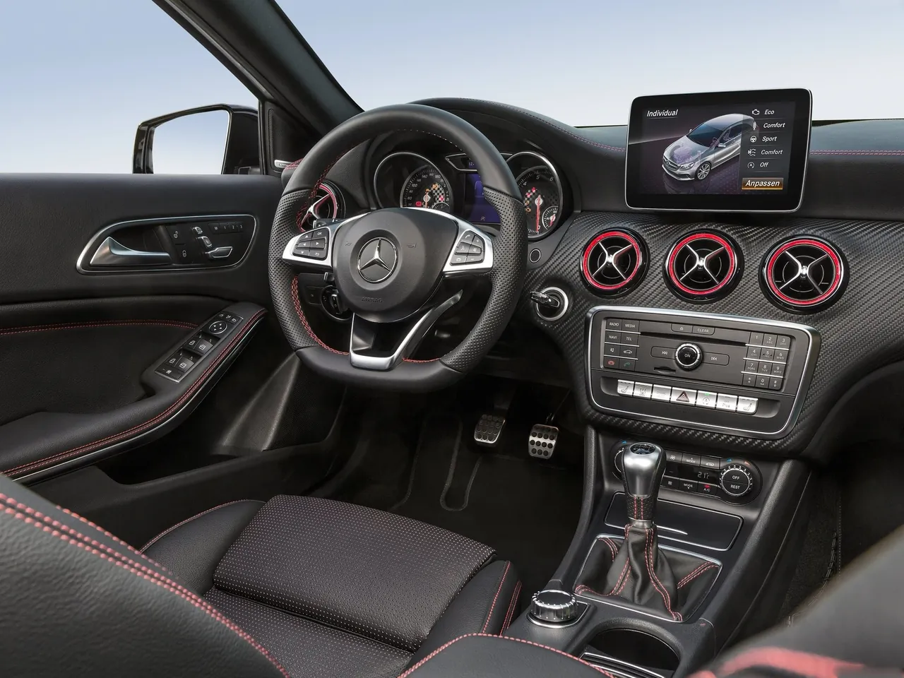 Mercedes-Benz A-Class (2016) – interiér