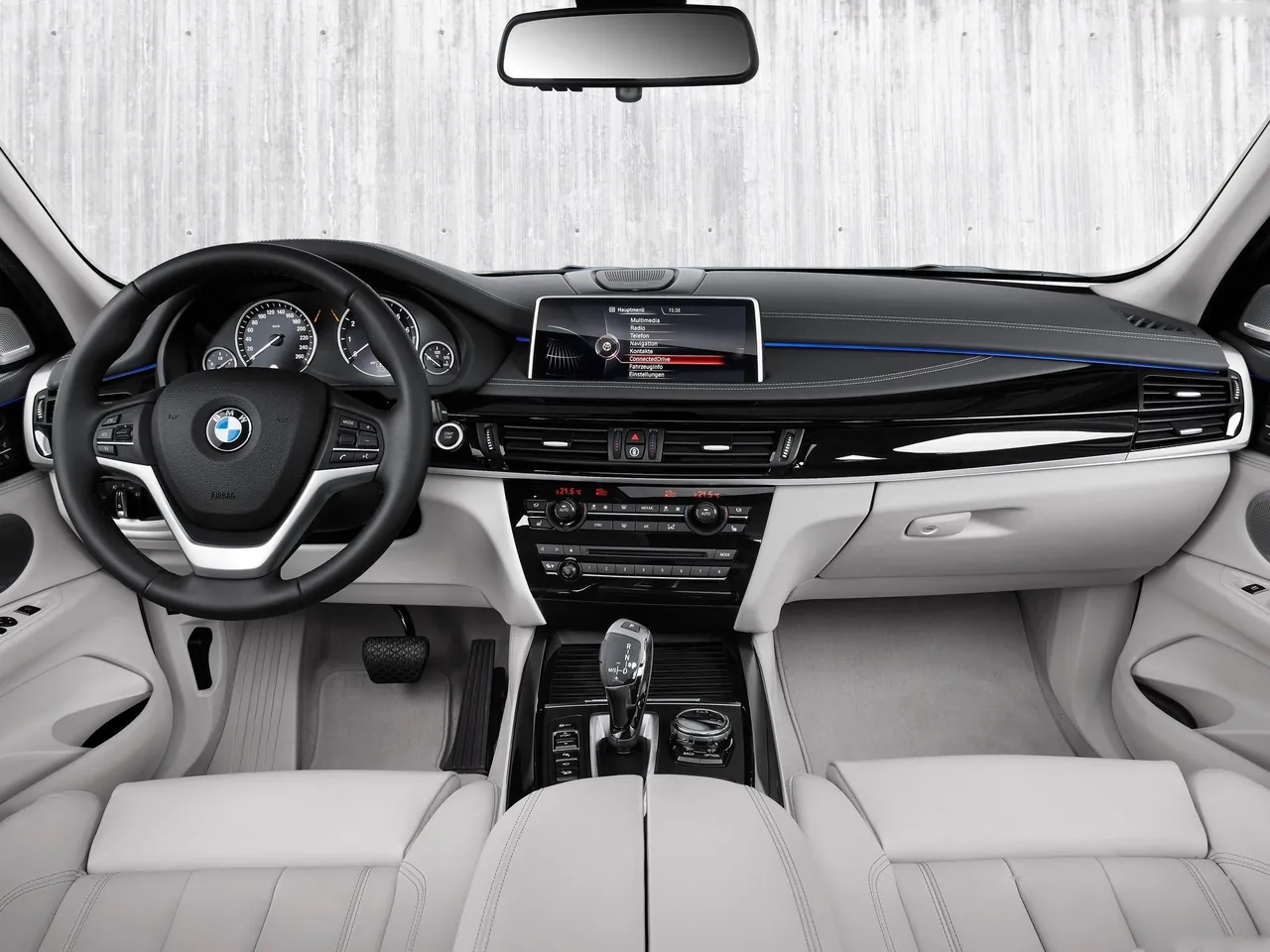 BMW X5 xDrive40e (2016) – interiér