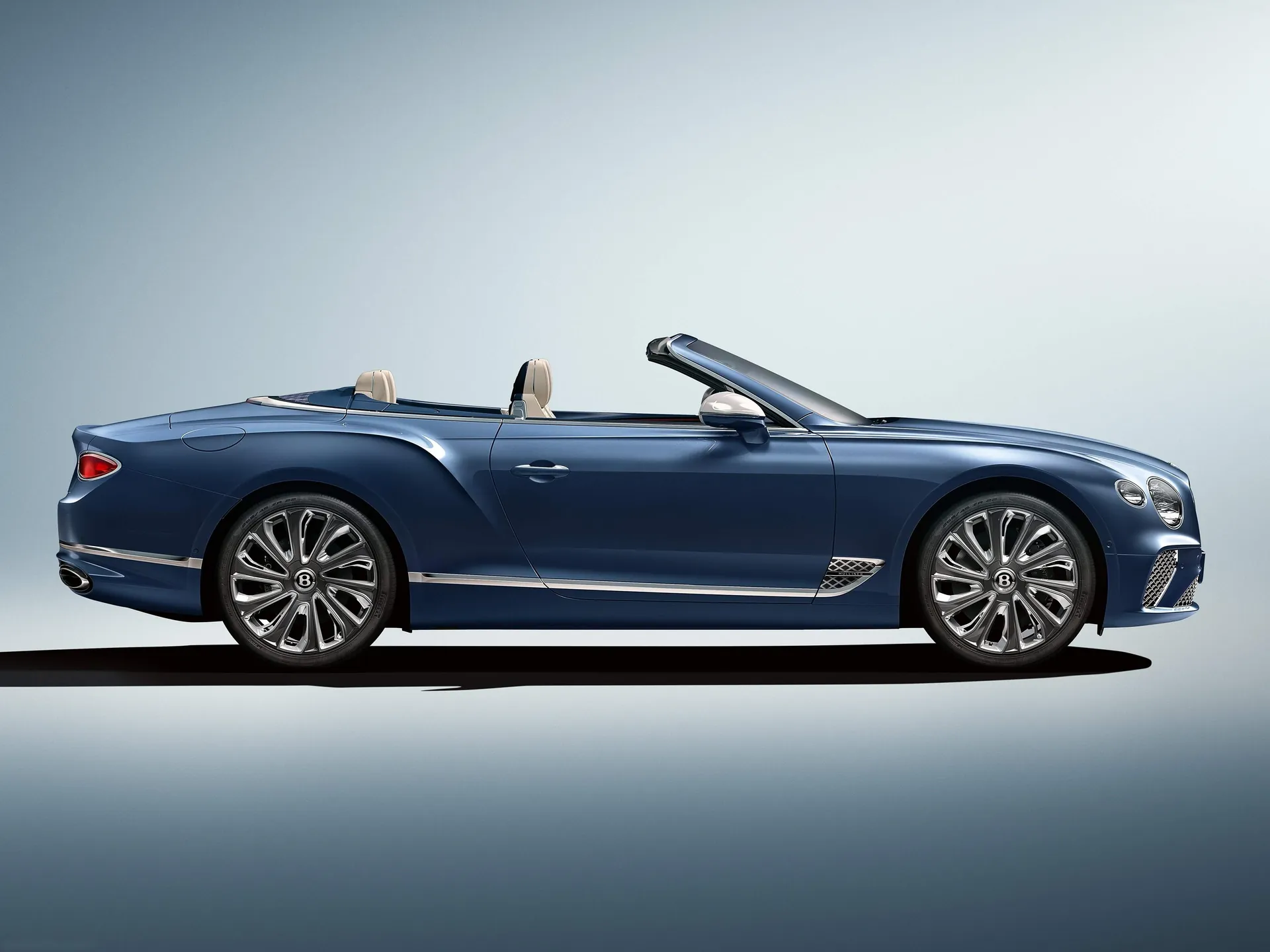 Bentley Continental GT Mulliner Convertible (2020) – boční profil