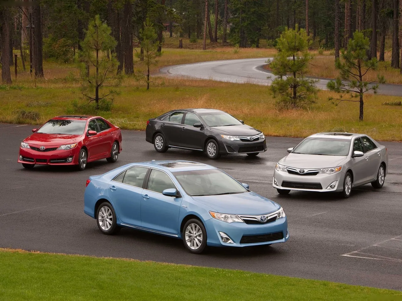 Toyota Camry (2012) – skupinový snímek