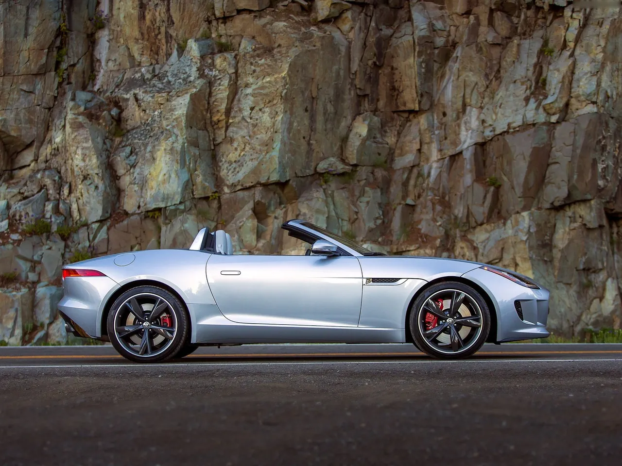 Jaguar F-Type (2014) – boční profil