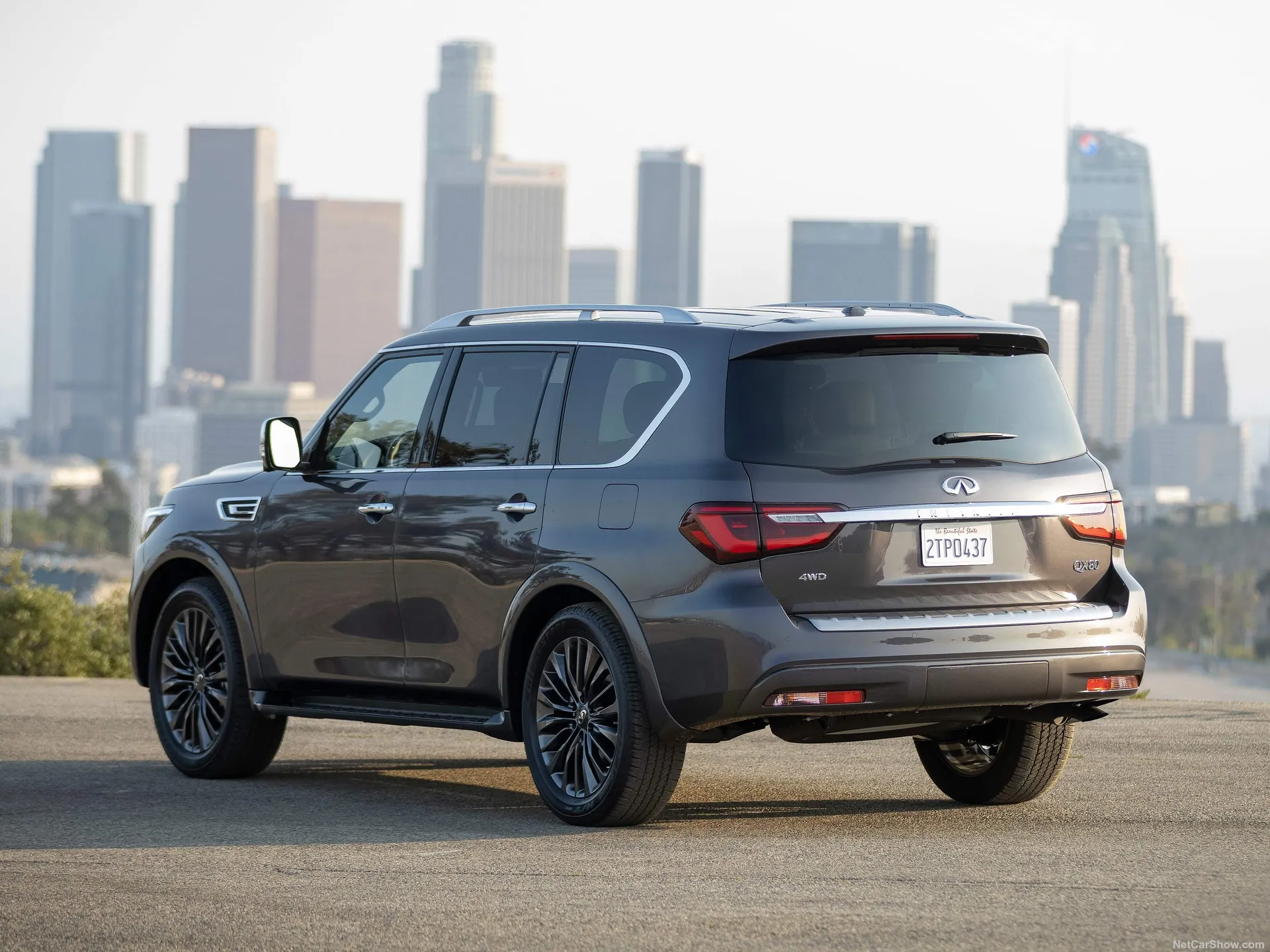 Infiniti QX80 (2022) – zadní tříčtvrteční pohled