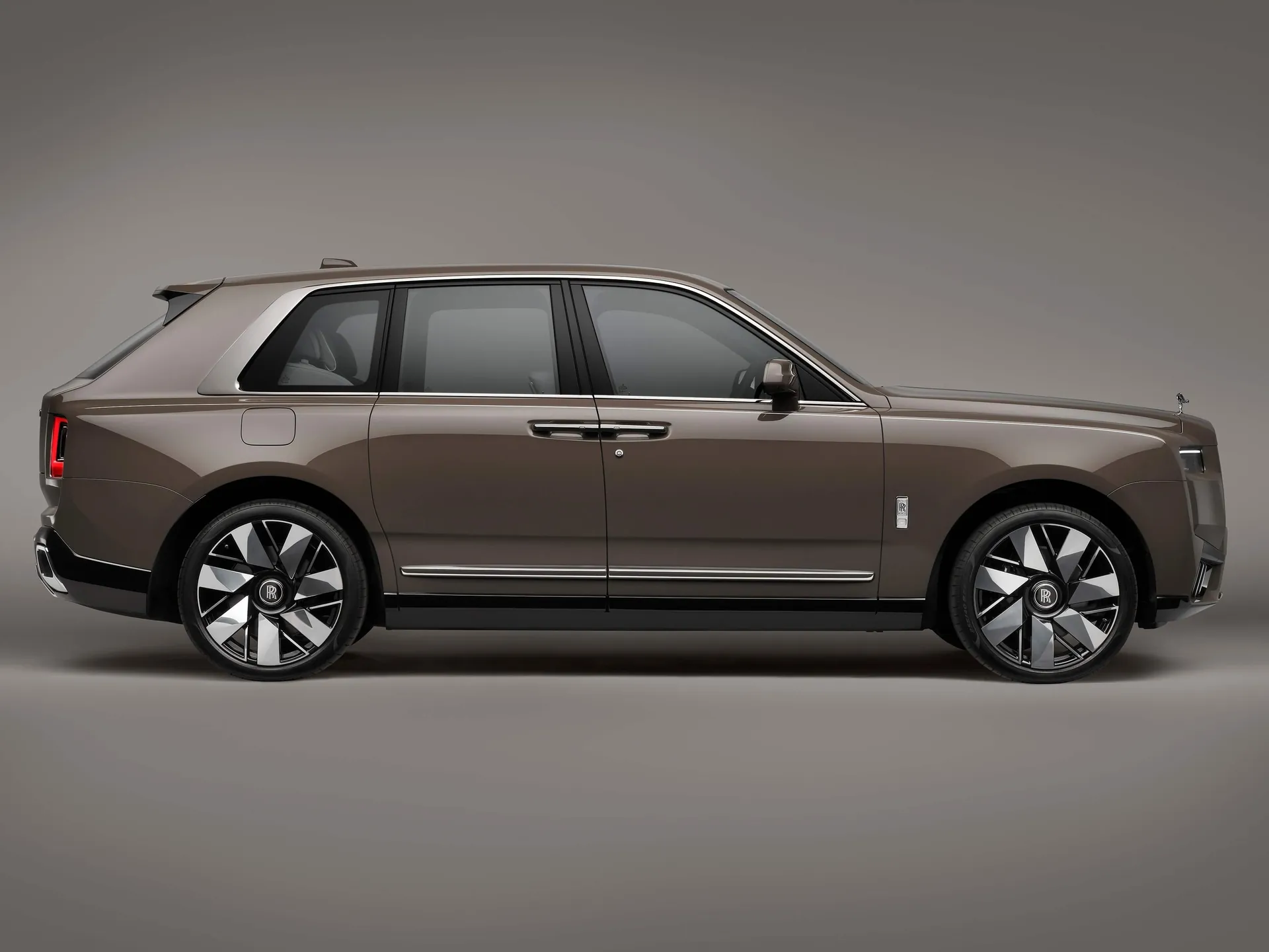 Rolls-Royce Cullinan Series II (2025) – boční profil