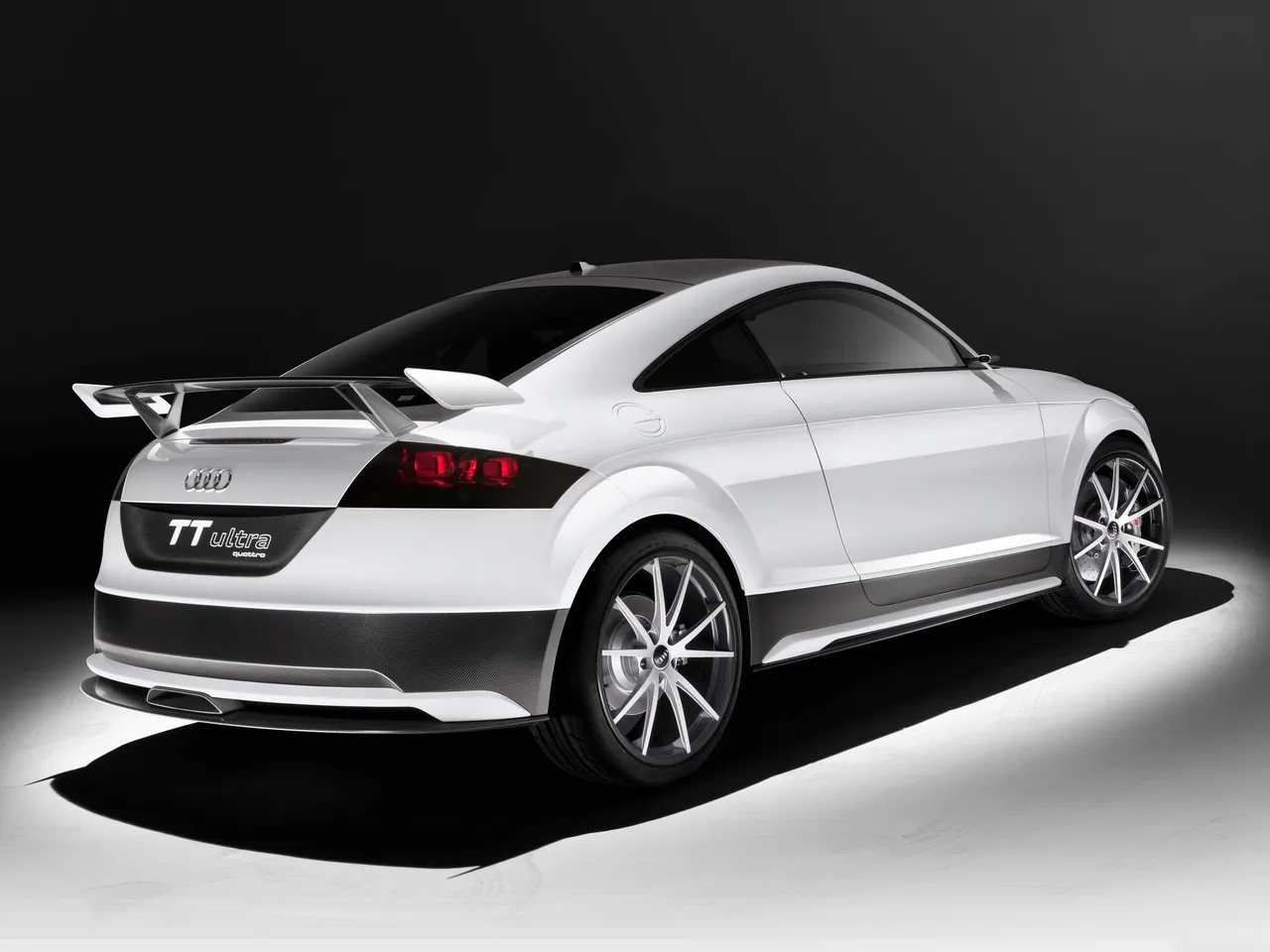 Audi TT ultra quattro Concept (2013) – zadní tříčtvrteční pohled