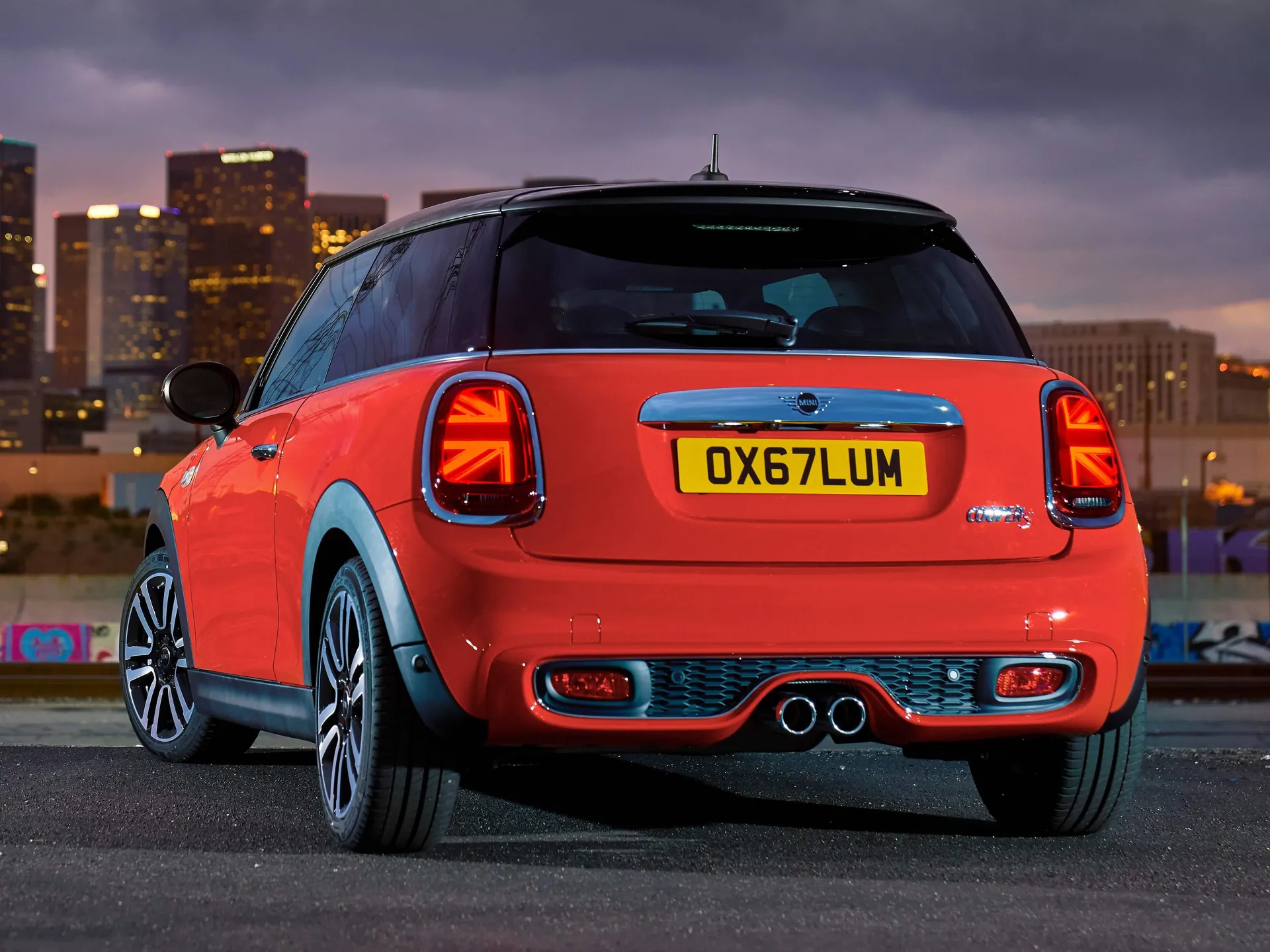 Mini Cooper S (2019) – zadní tříčtvrteční pohled
