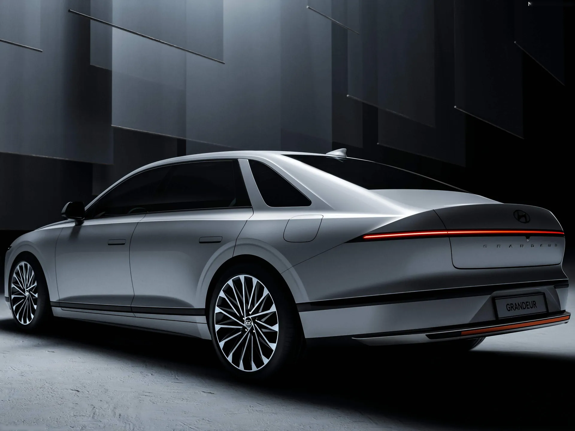 Hyundai Grandeur (2023) – zadní tříčtvrteční pohled