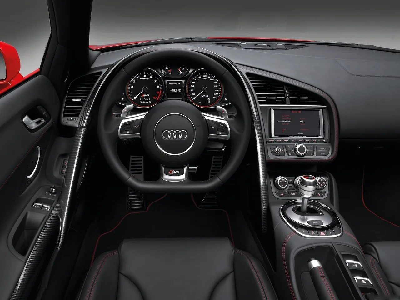 Audi R8 V10 Spyder (2013) – interiér