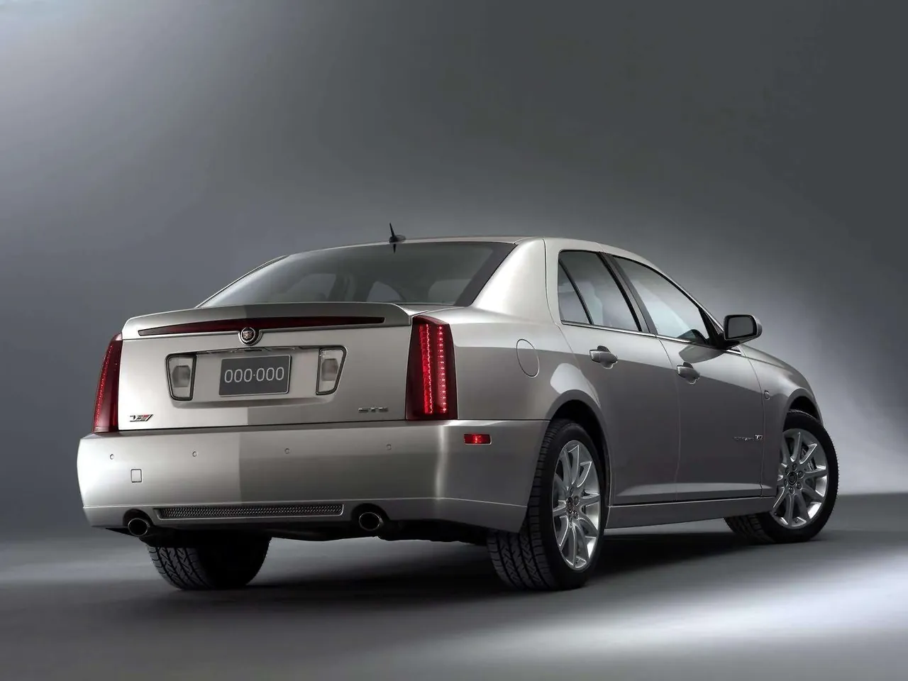 Cadillac STSV (2006) – zadní tříčtvrteční pohled