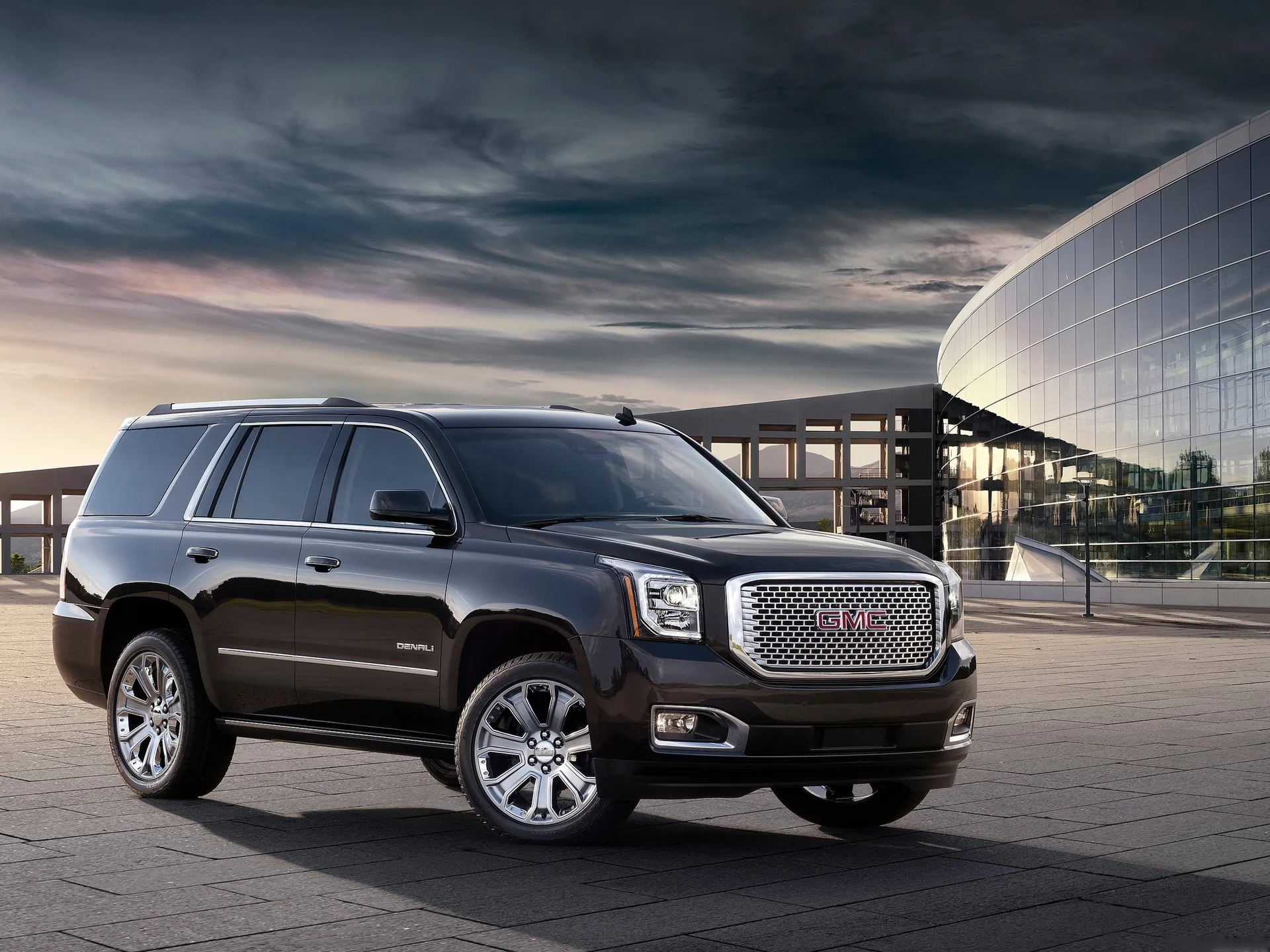 GMC Yukon Denali (2015)