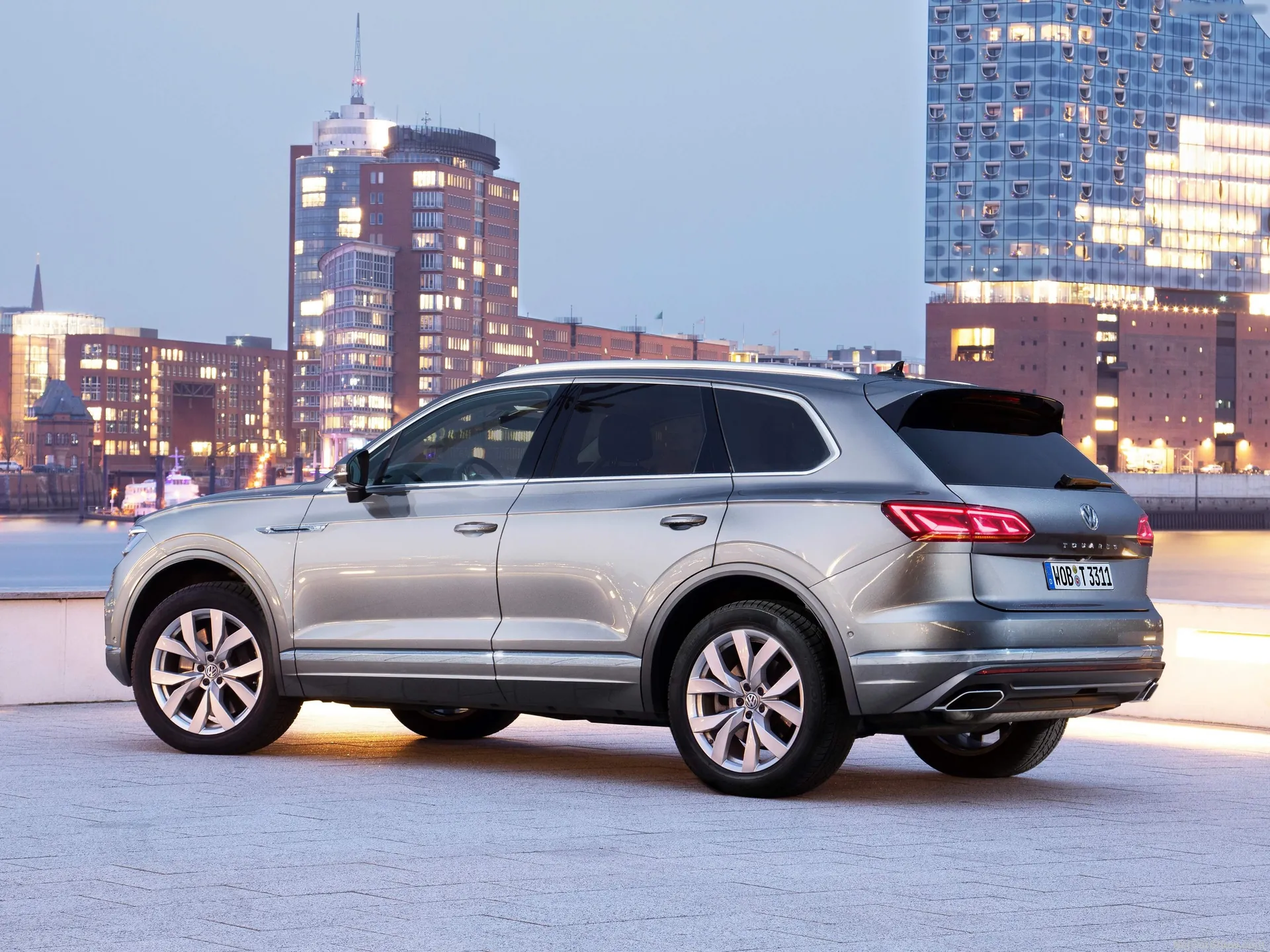 Volkswagen Touareg V8 TDI (2019) - Rear Three-Quarter