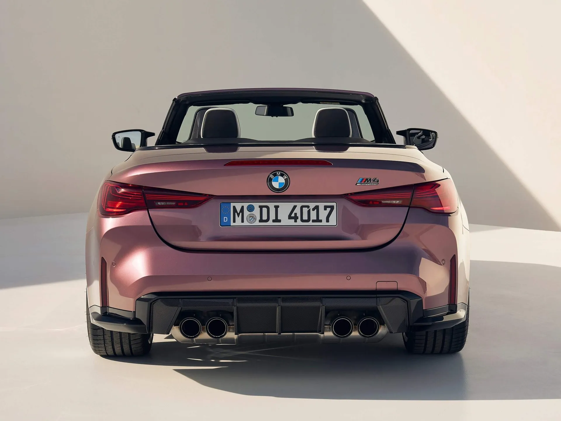 BMW M4 Convertible (2025) – zezadu