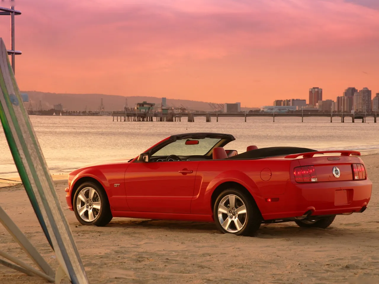 Ford Mustang GT Convertible (2005) – zadní tříčtvrteční pohled