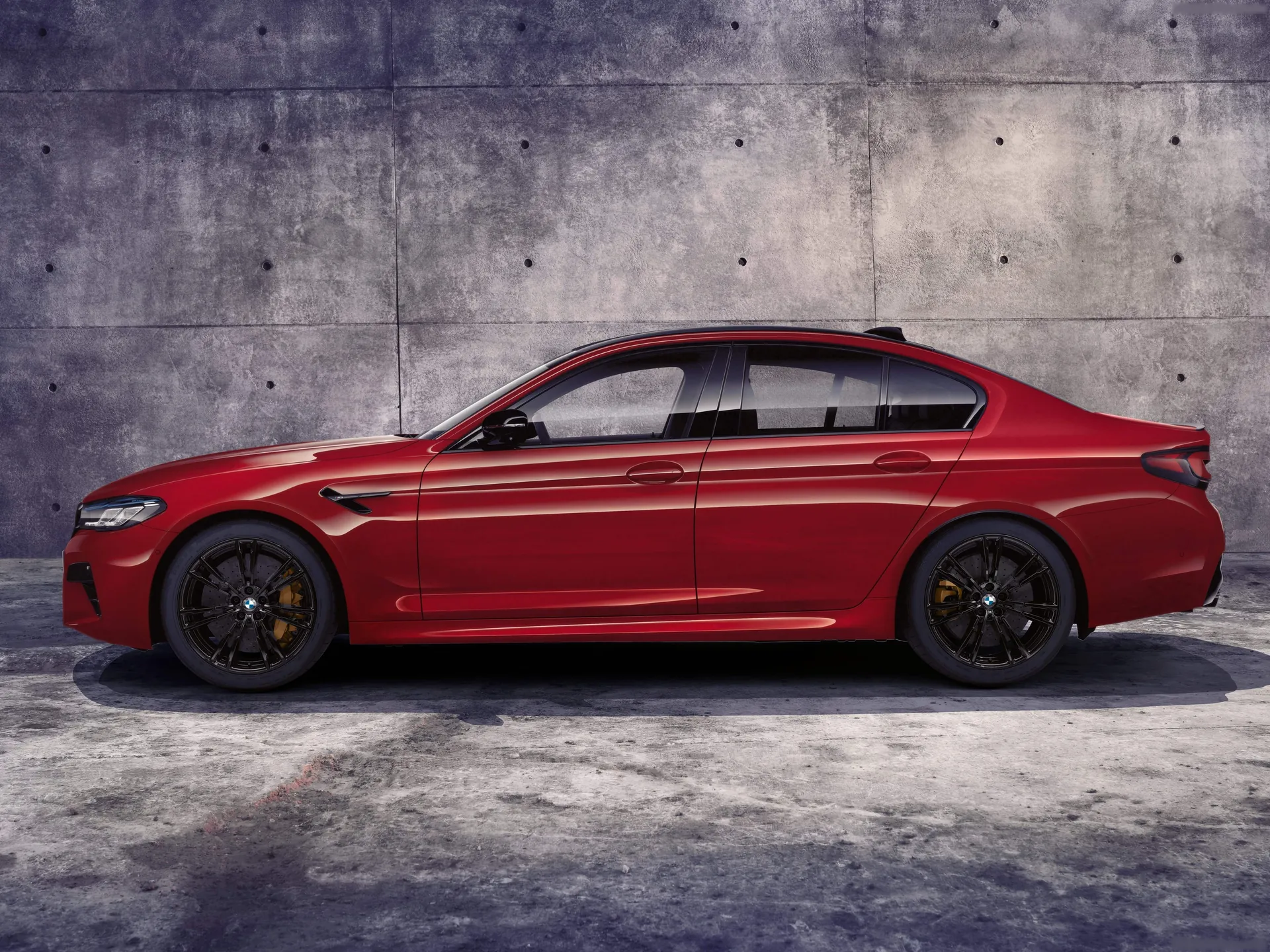BMW M5 Competition (2021) – boční profil