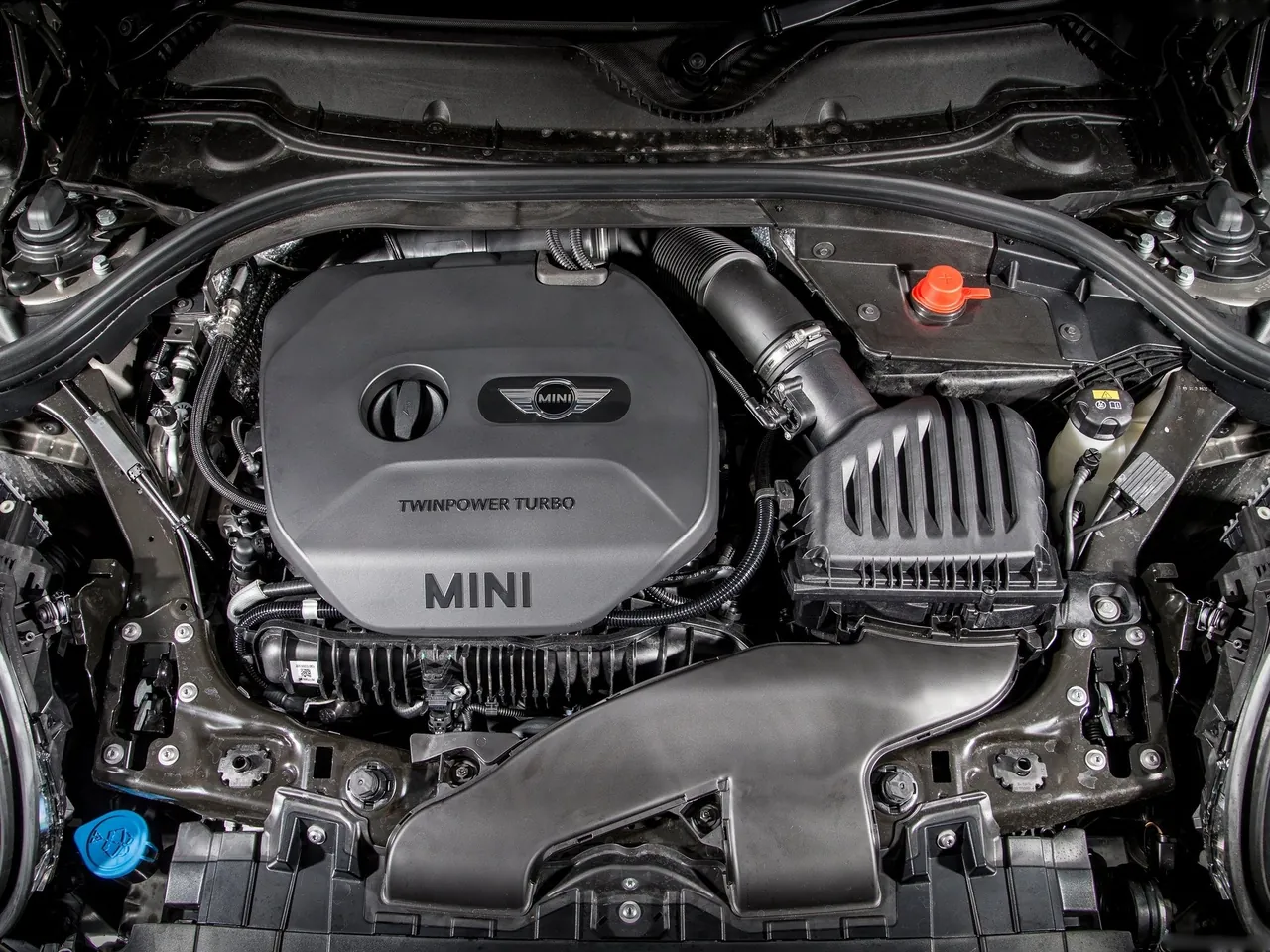 Mini Clubman [UK] (2016) – motorový prostor