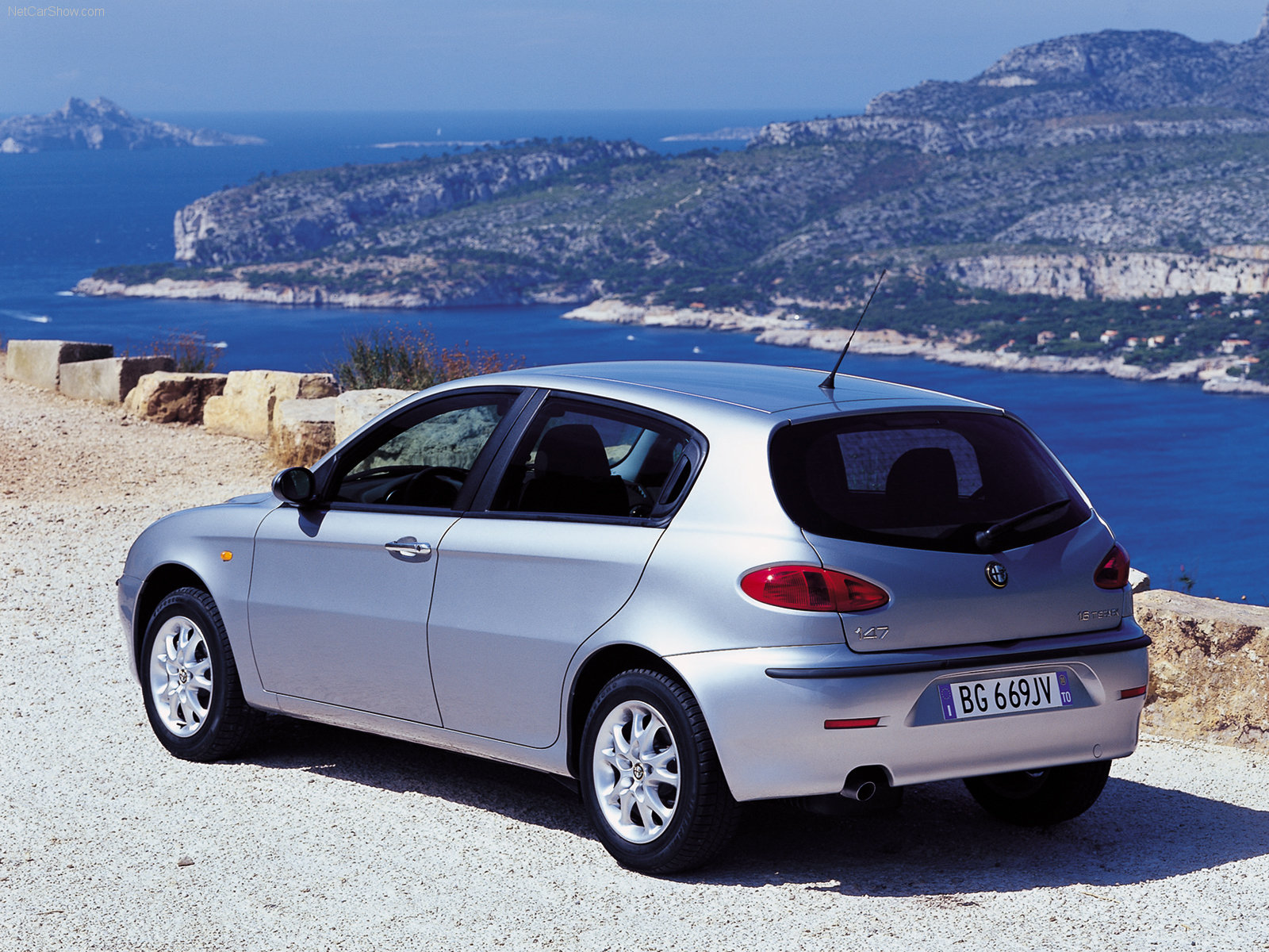 Alfa Romeo 147 (2000) – zadní tříčtvrteční pohled