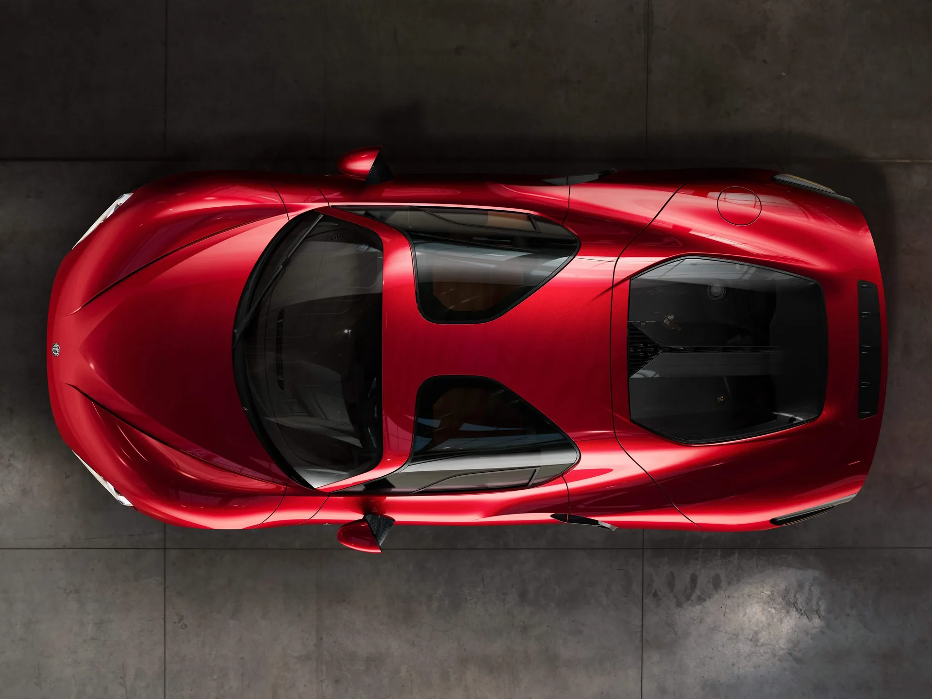 Alfa Romeo 33 Stradale (2024) – pohled shora