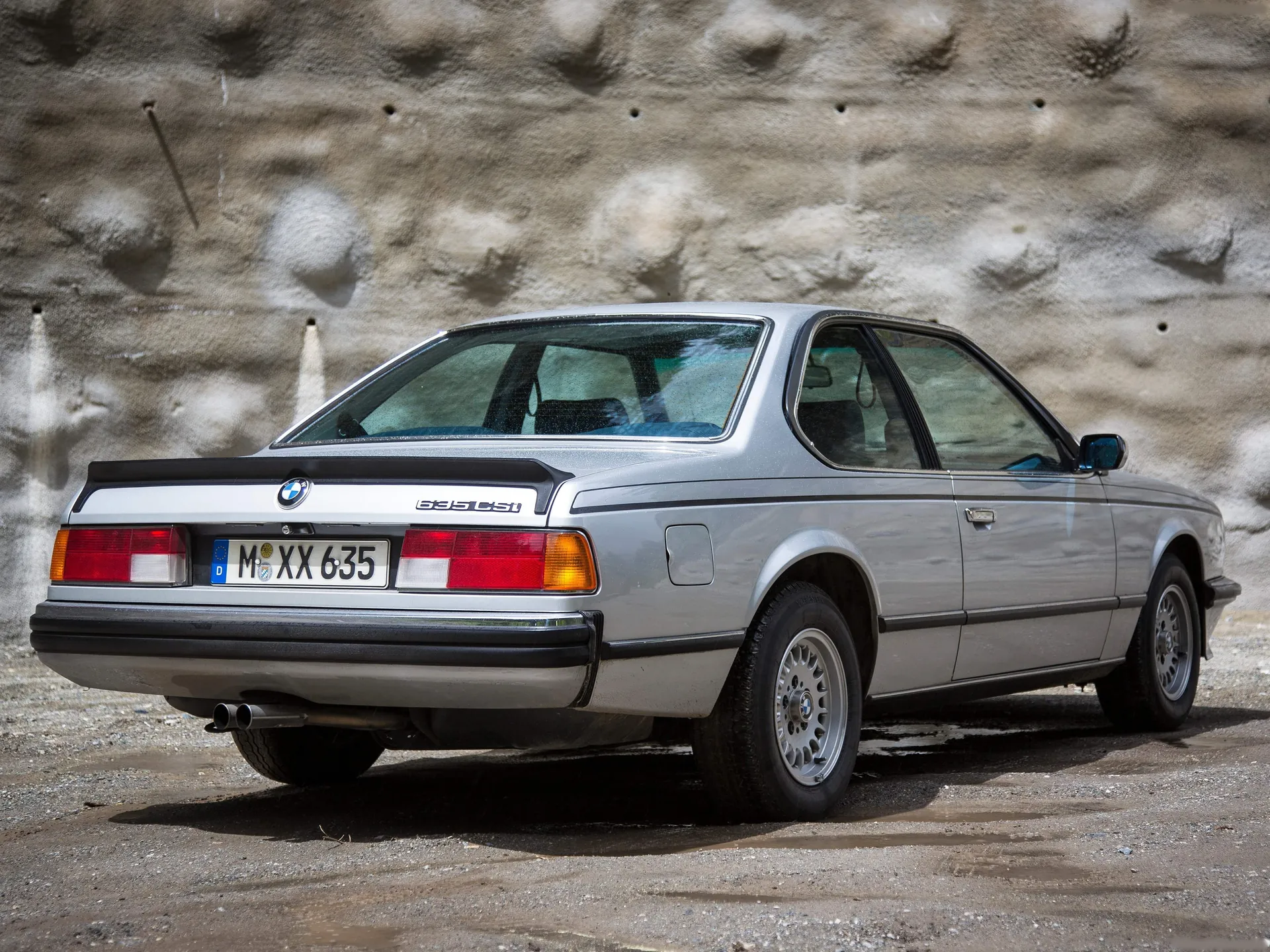 BMW 635CSi (1978) – zadní tříčtvrteční pohled