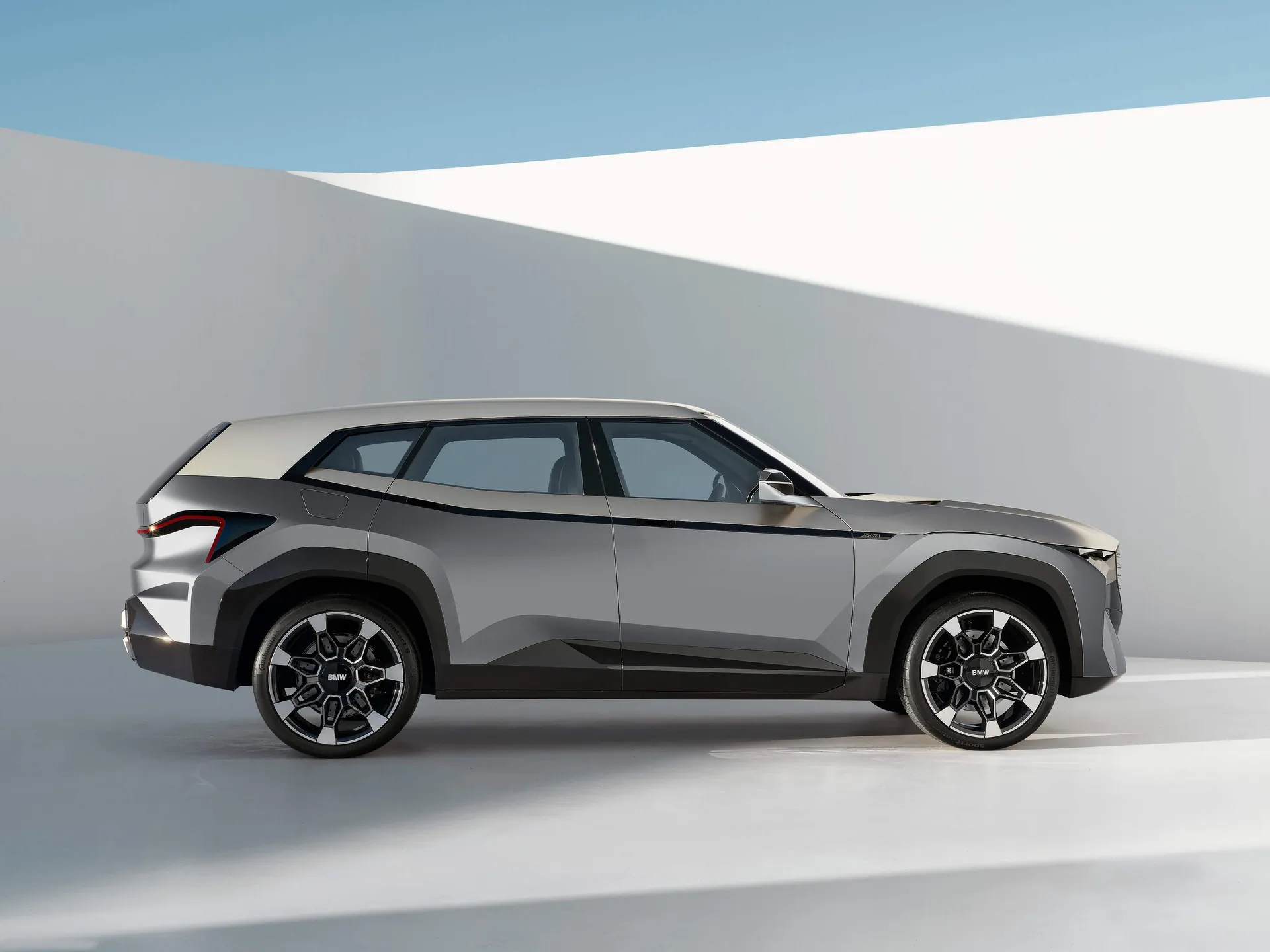 BMW XM Concept (2021) – boční profil