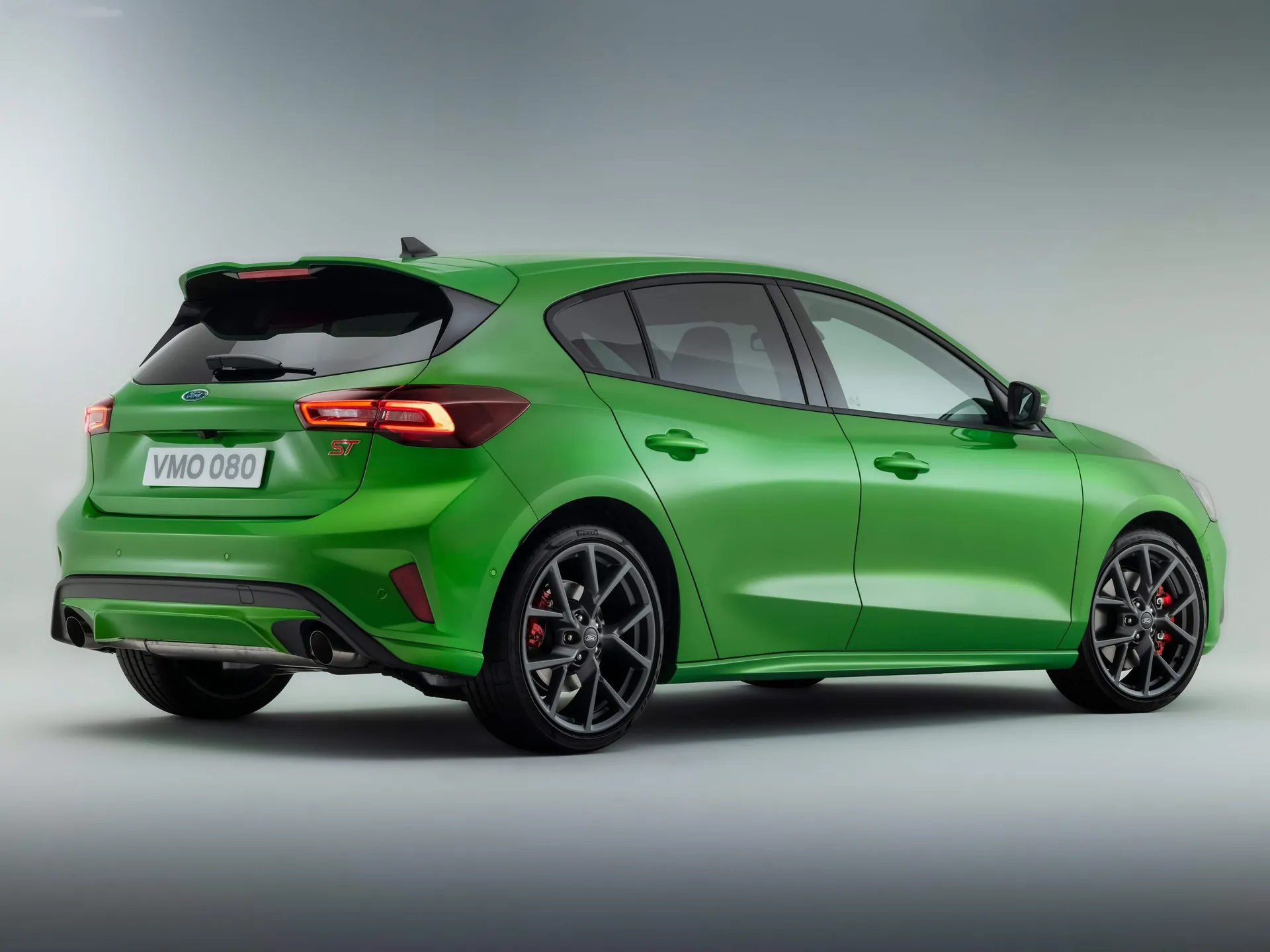 Ford Focus ST (2022) – zadní tříčtvrteční pohled