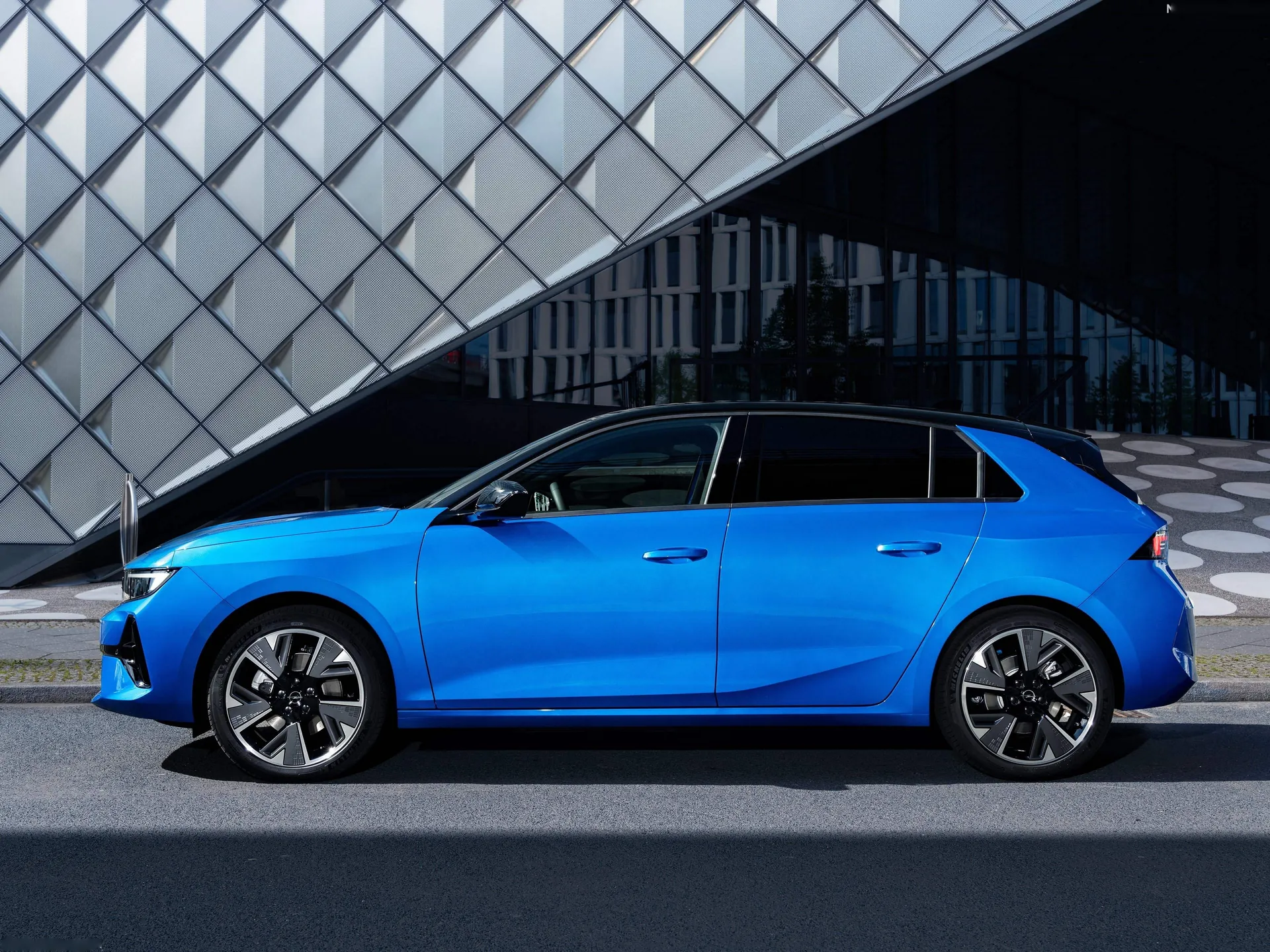 Opel Astra Electric (2023) – boční profil