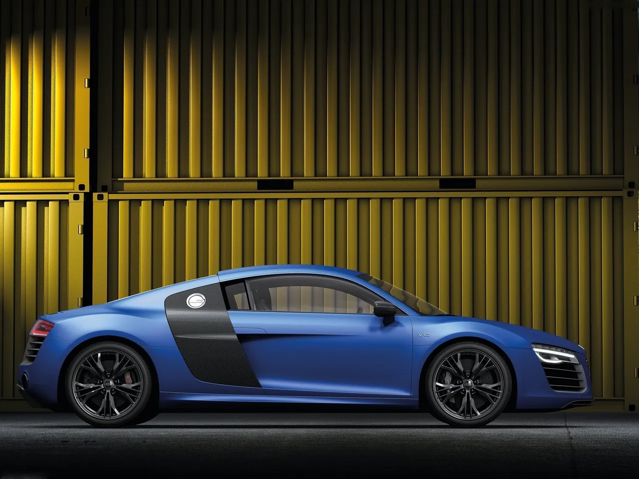 Audi R8 V10 plus (2013) – boční profil