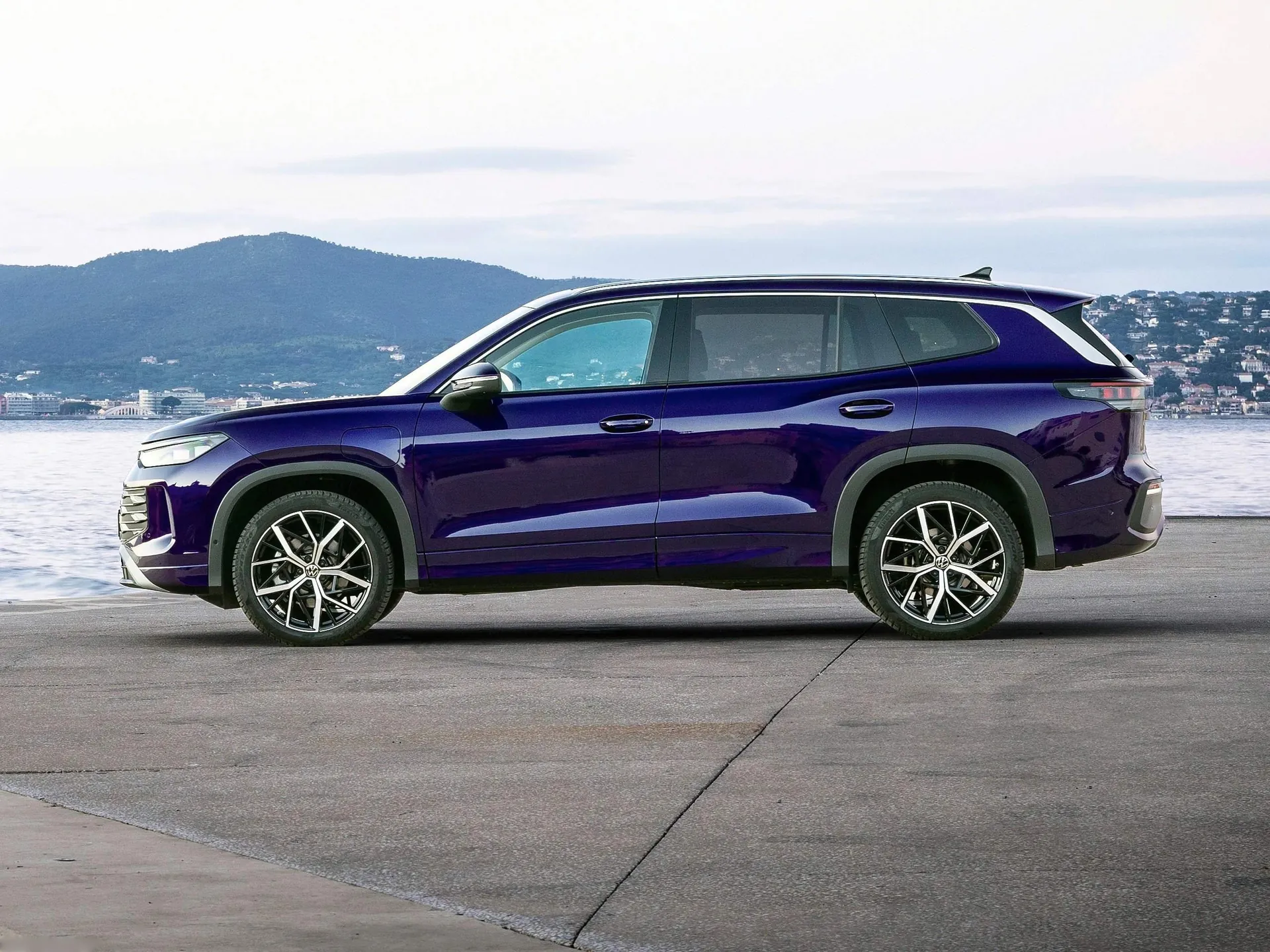 Volkswagen Tayron (2025) – boční profil