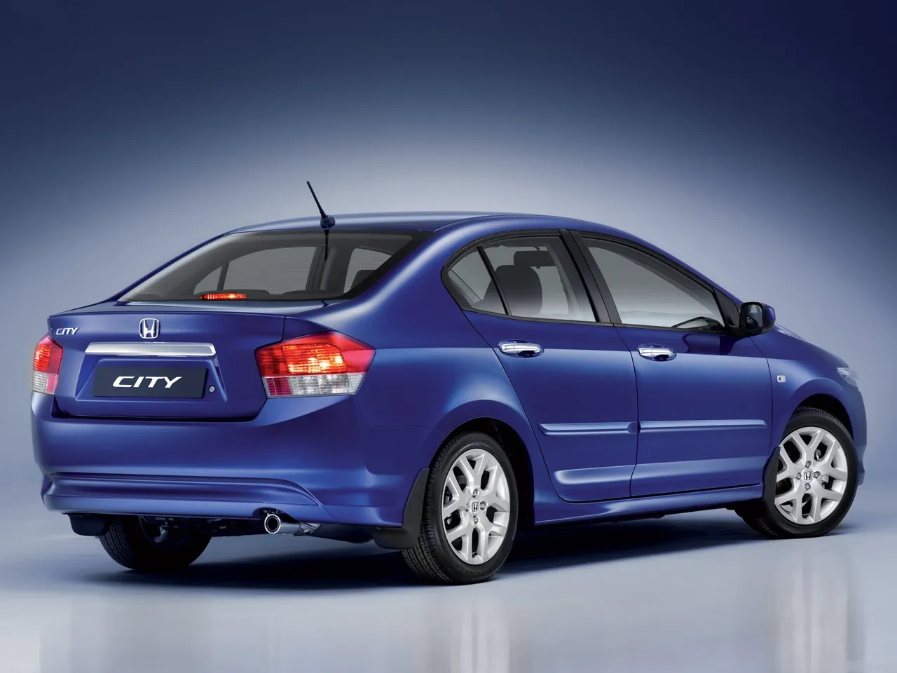 Honda City (2009) – zadní tříčtvrteční pohled