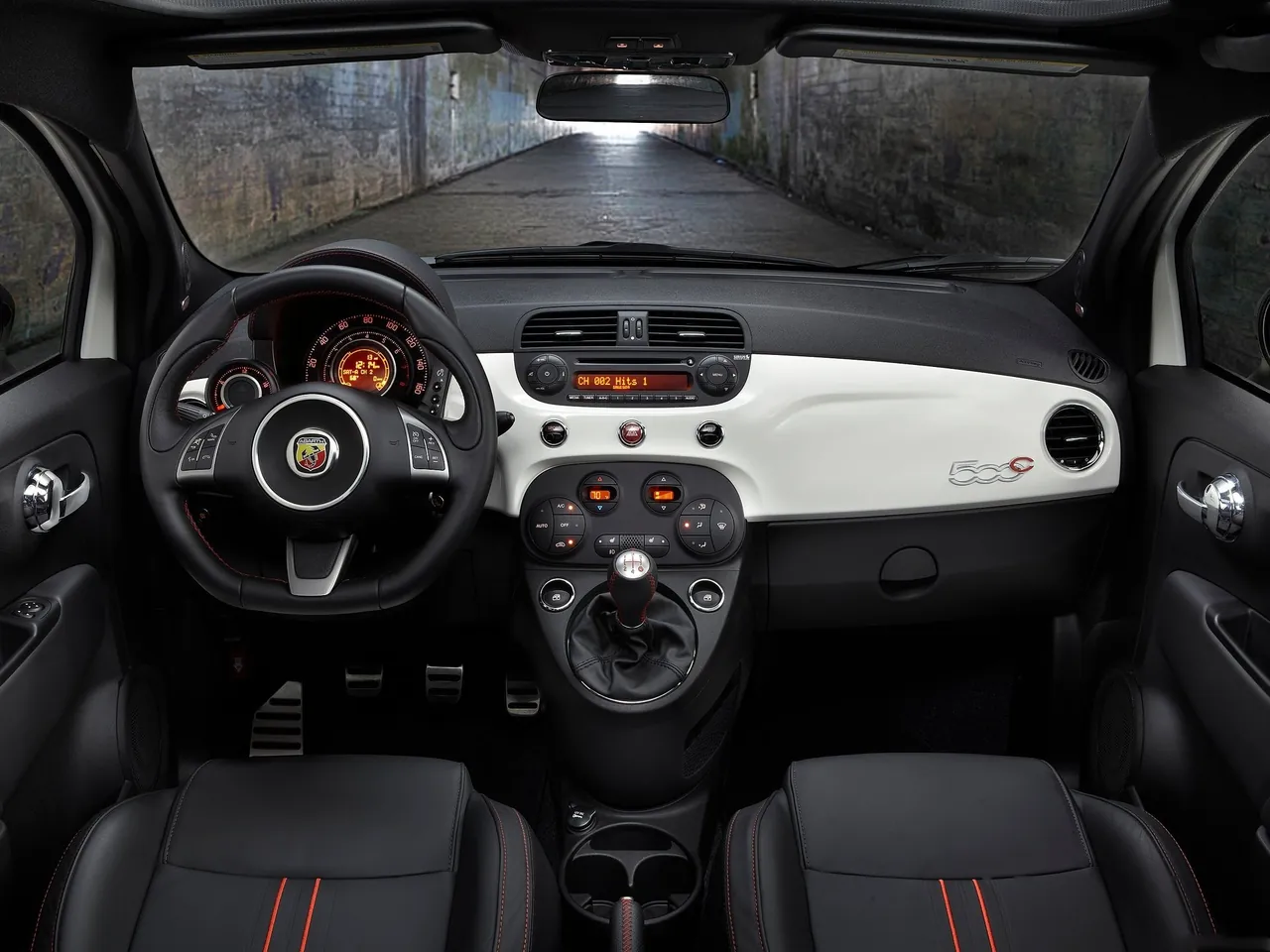 Fiat 500C Abarth (2013) – interiér