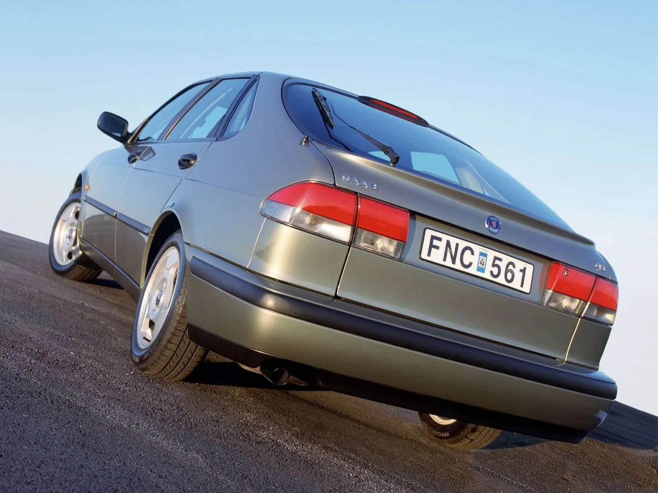 Saab 9-3 (1999) – zadní tříčtvrteční pohled