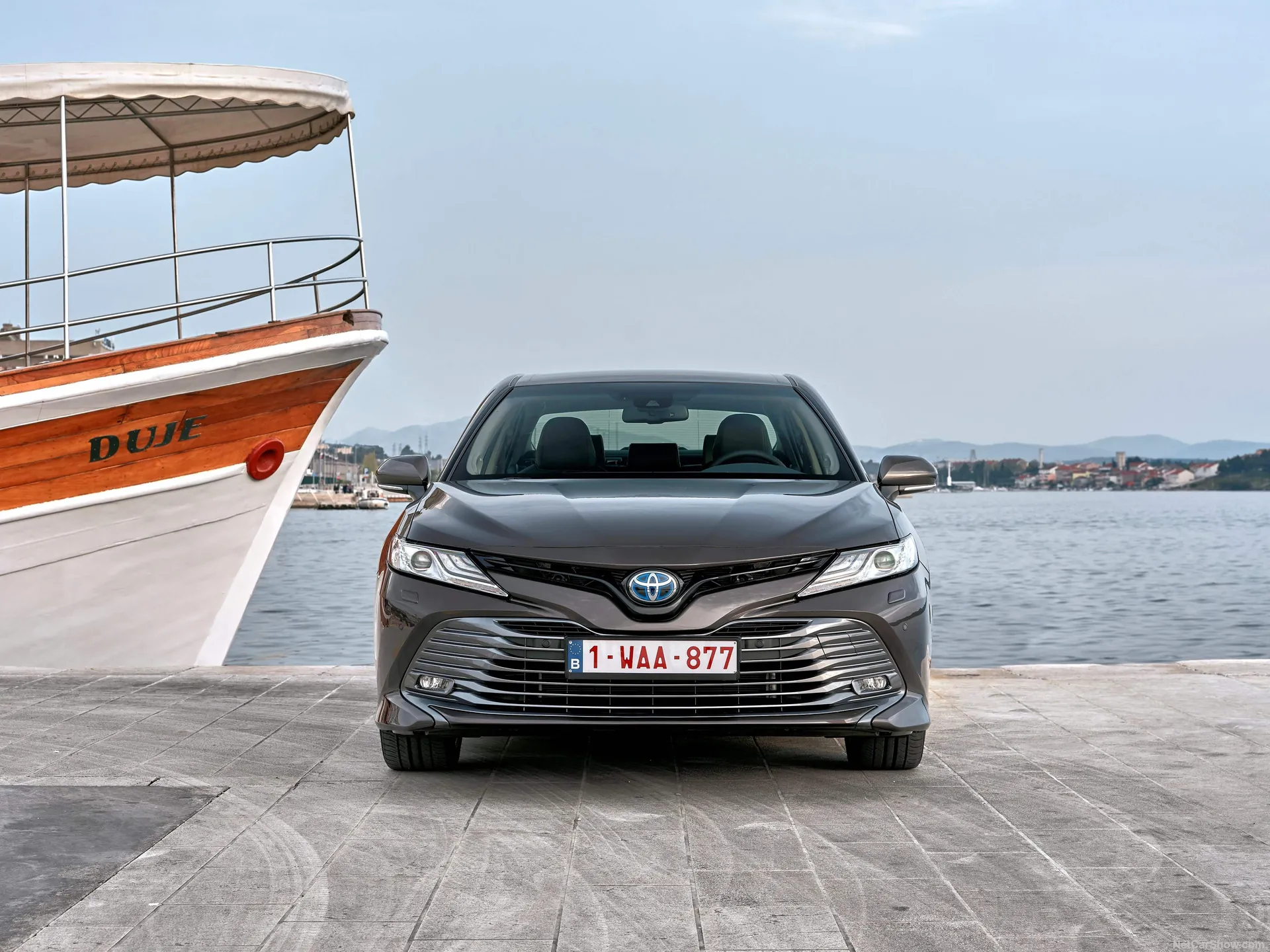 Toyota Camry Hybrid [EU] (2019) – zepředu
