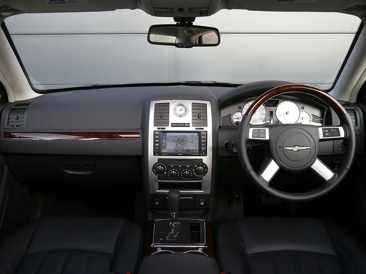 Chrysler 300C [UK] (2008) – interiér