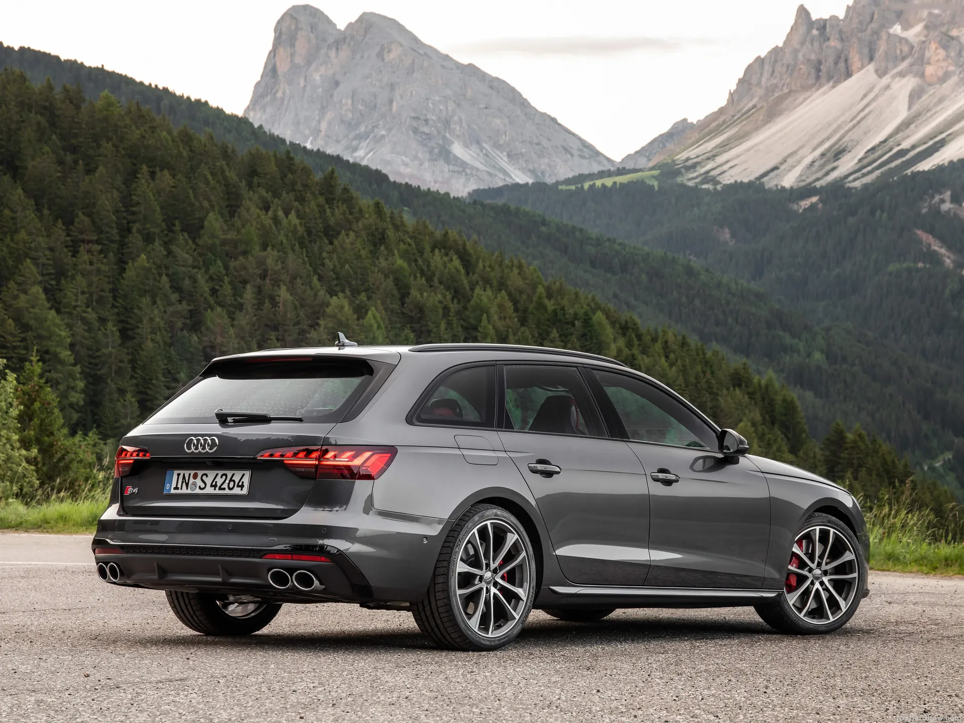 Audi S4 Avant TDI (2020) – zadní tříčtvrteční pohled