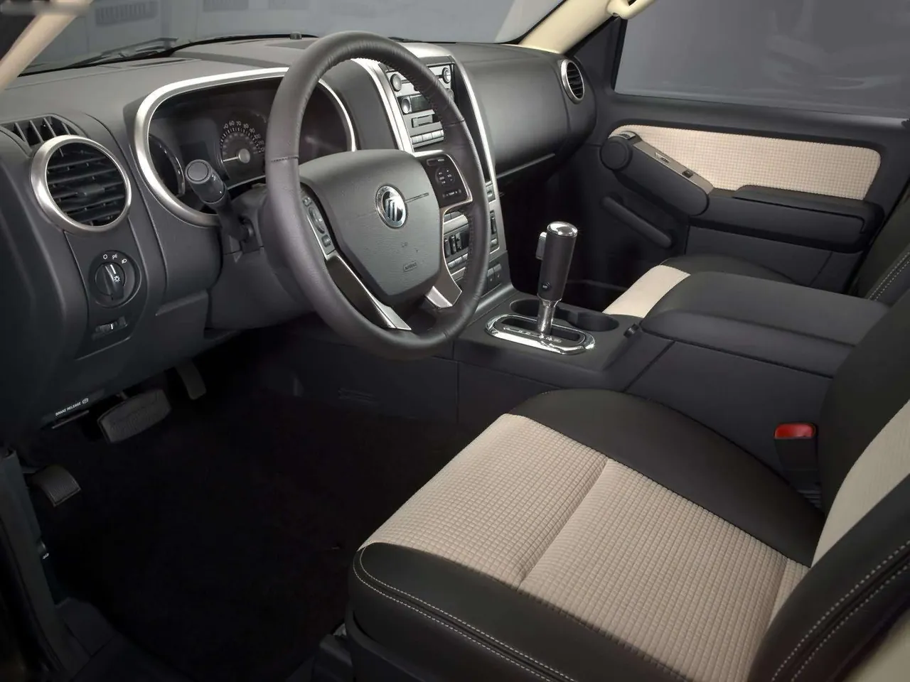 Mercury Mountaineer (2006) – interiér