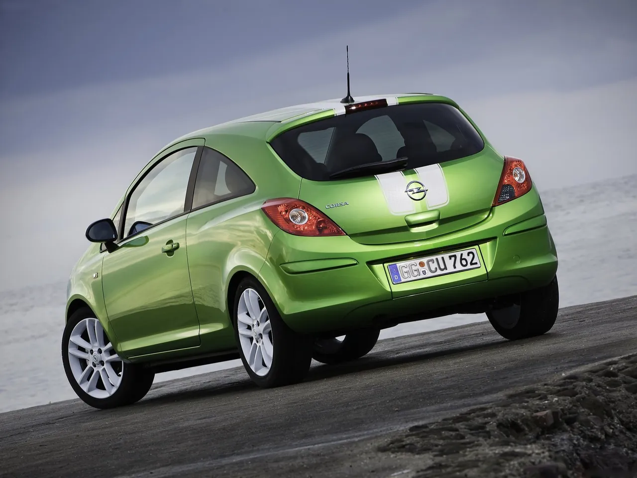 Opel Corsa (2011) – zadní tříčtvrteční pohled