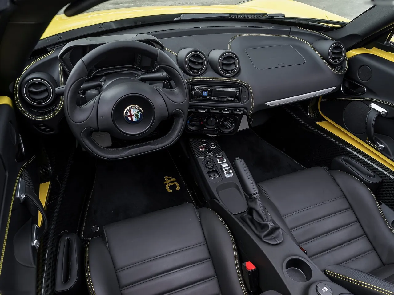 Alfa Romeo 4C Spider (2015) - Interior