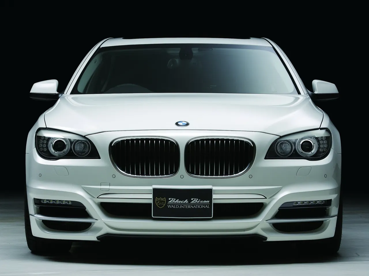 Wald BMW 7-Series F01 Black Bison (2010) – zepředu