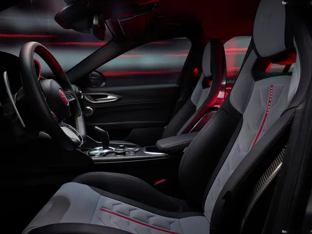 Alfa Romeo Giulia Quadrifoglio Luna Rossa (2026)