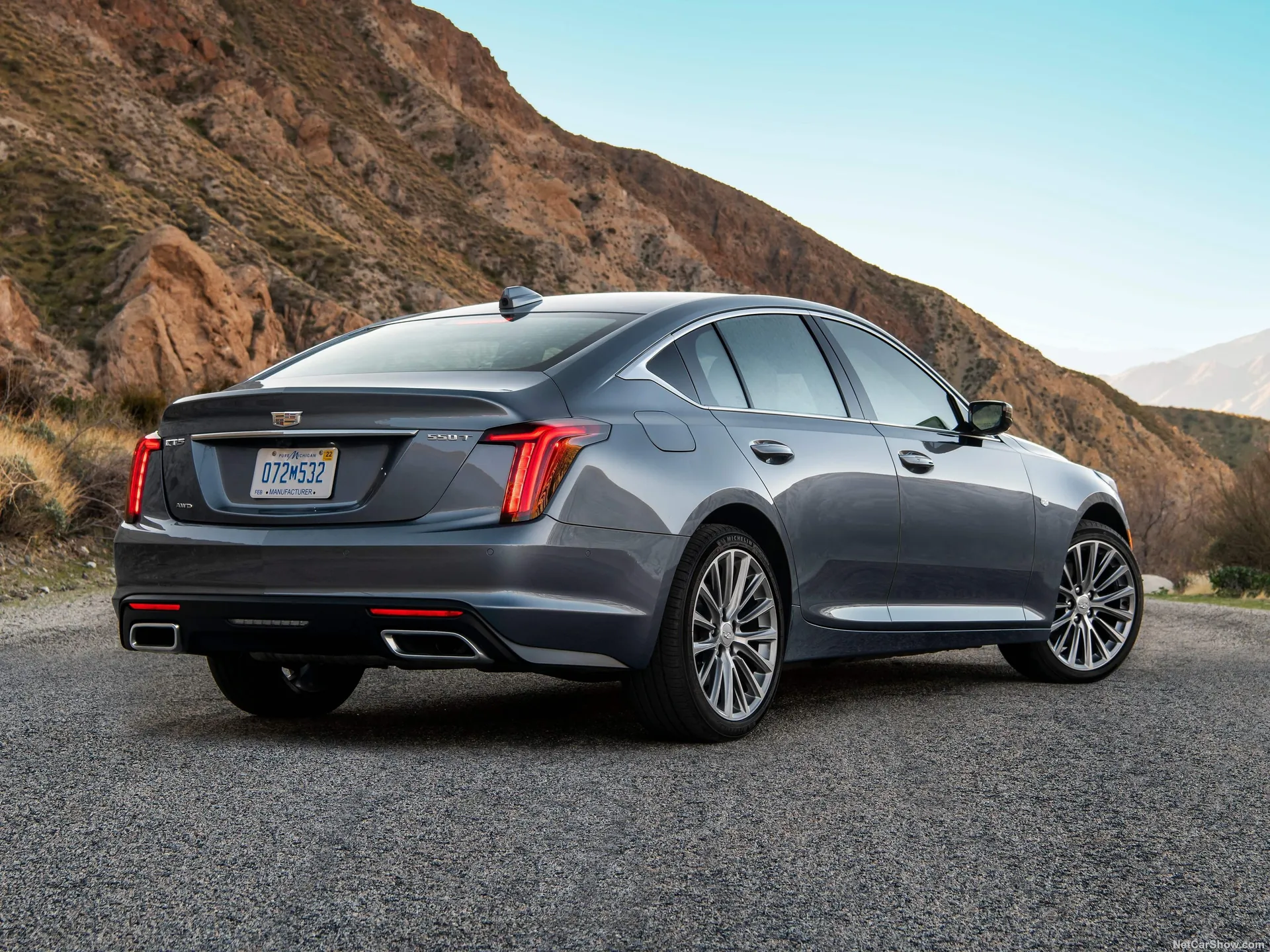 Cadillac CT5 (2020) – zadní tříčtvrteční pohled