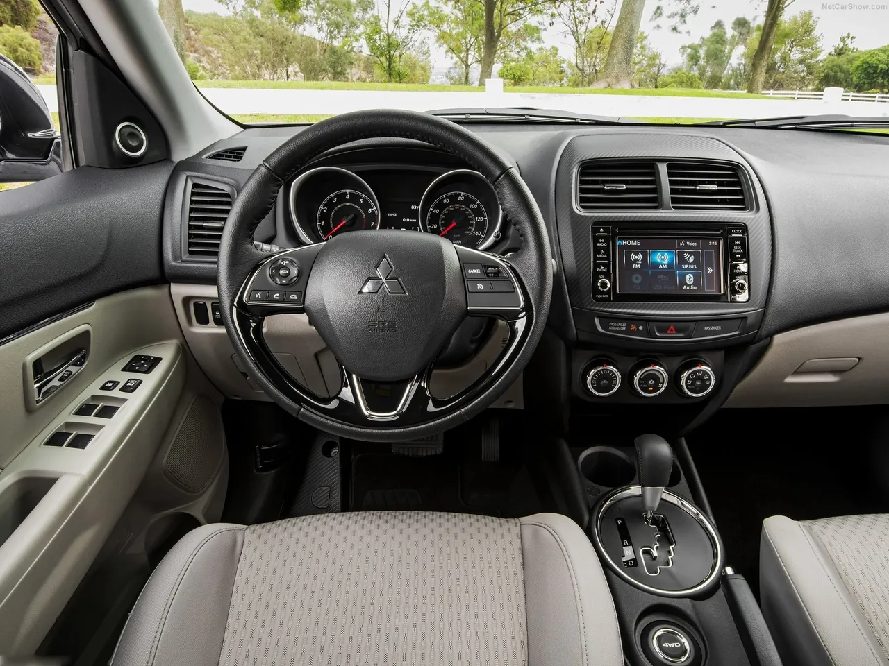Mitsubishi Outlander Sport (2016) – interiér