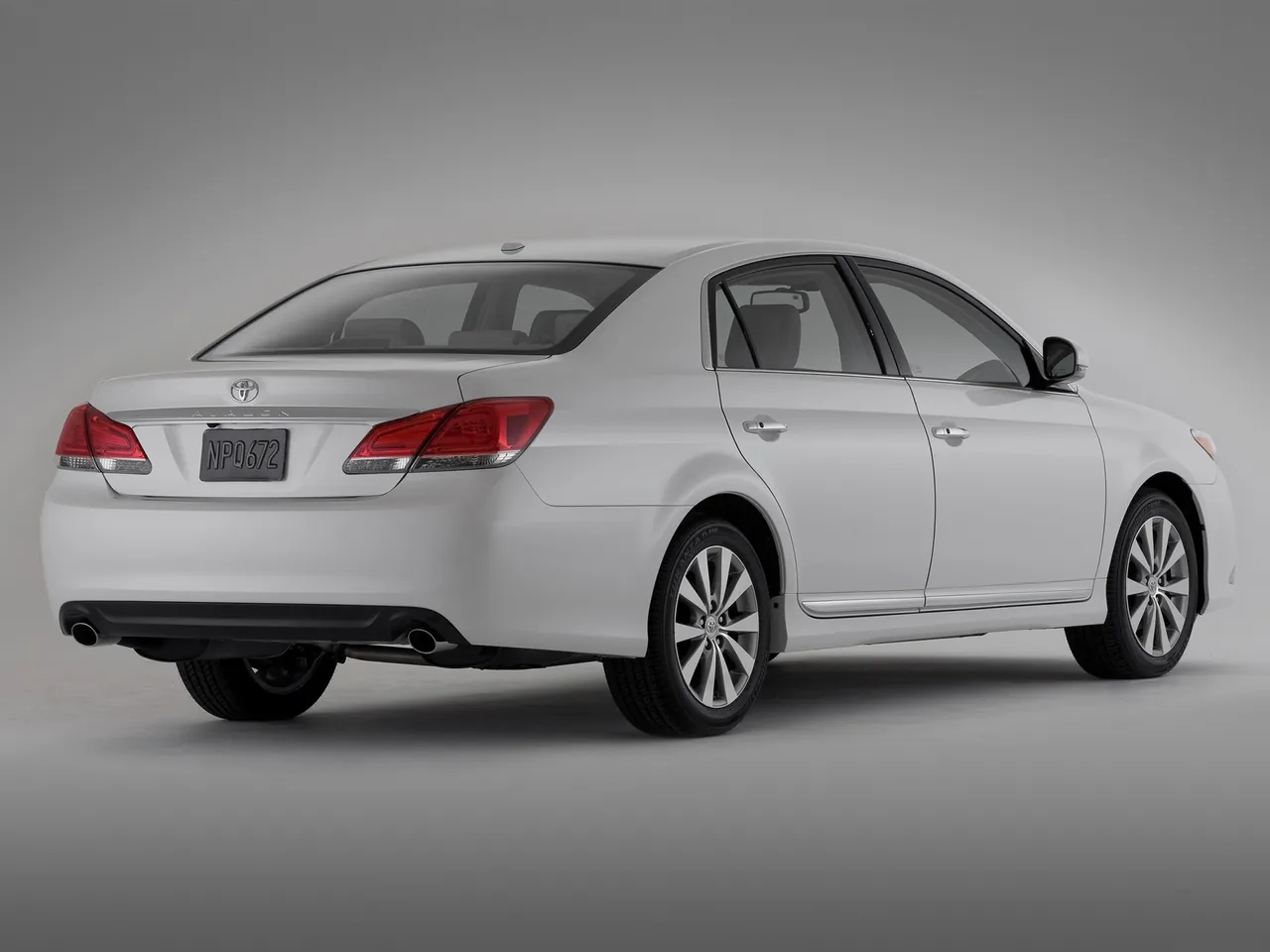 Toyota Avalon (2011) – zadní tříčtvrteční pohled