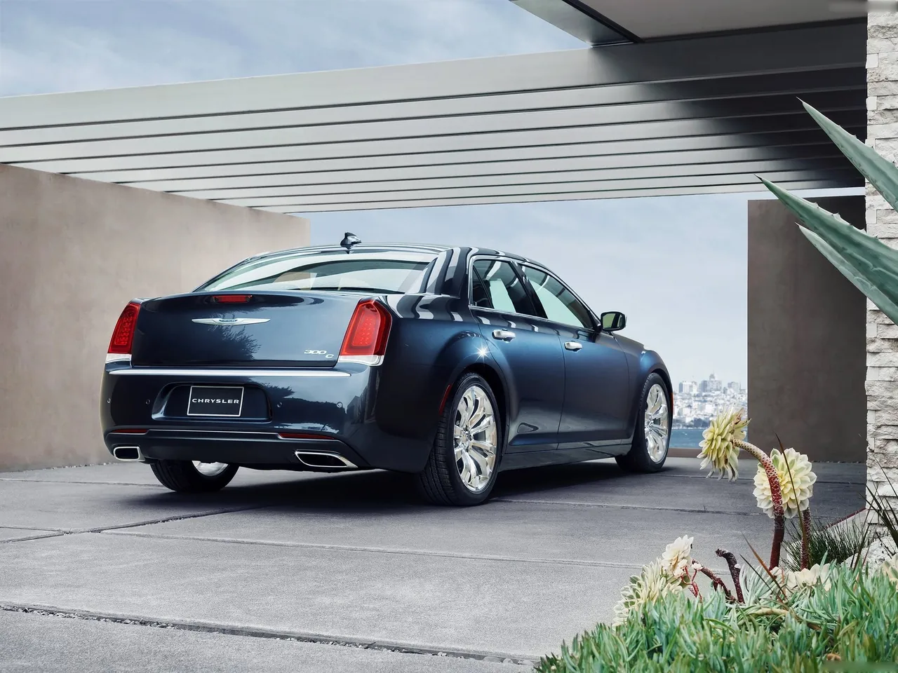 Chrysler 300 (2015) – zadní tříčtvrteční pohled