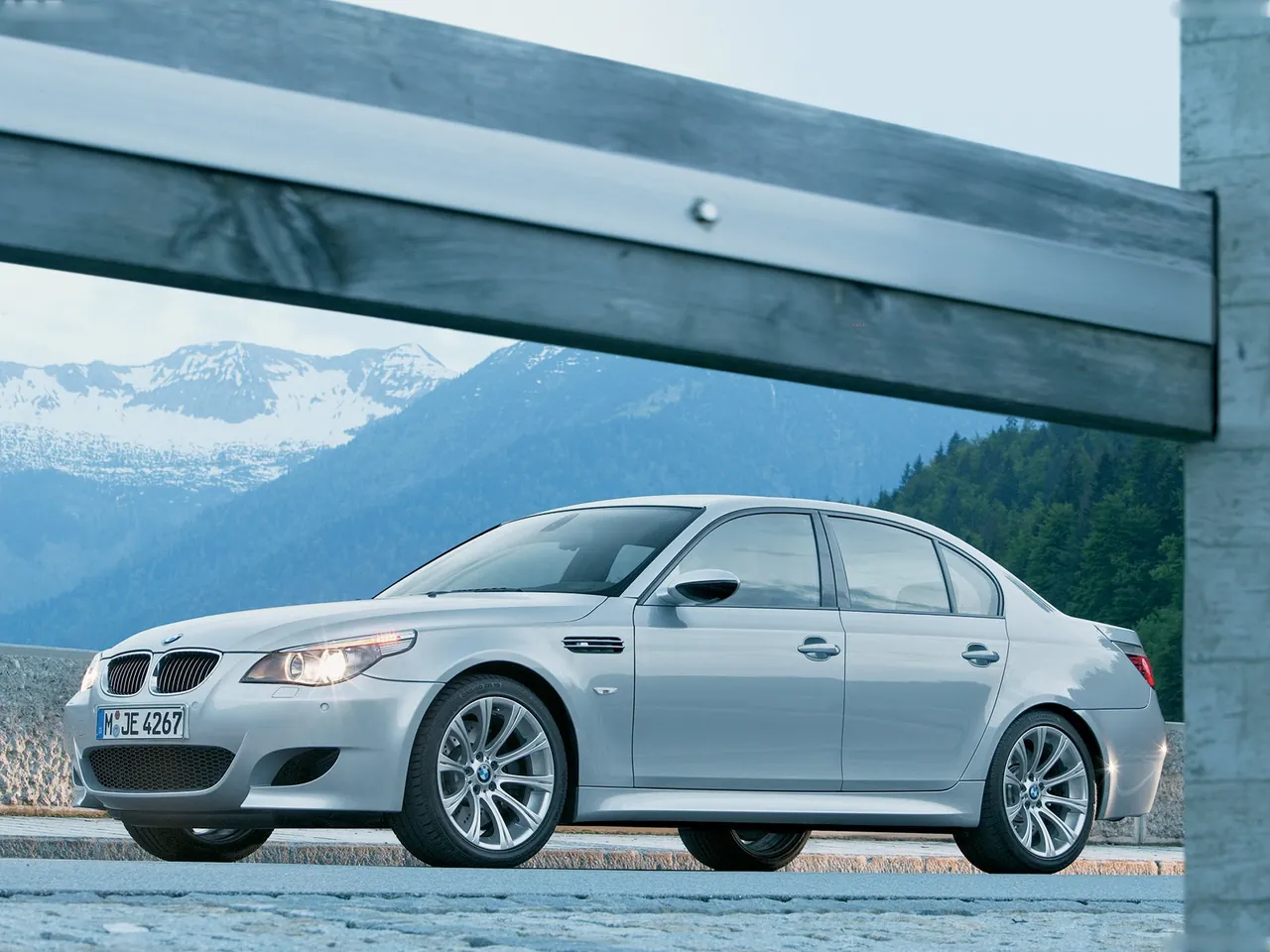 BMW M5 (2005)