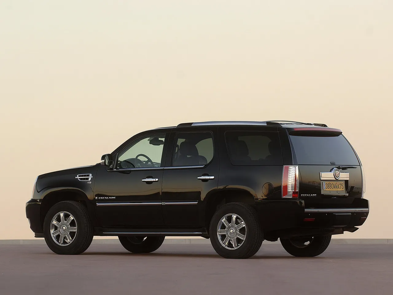 Cadillac Escalade [EU] (2007) – zadní tříčtvrteční pohled