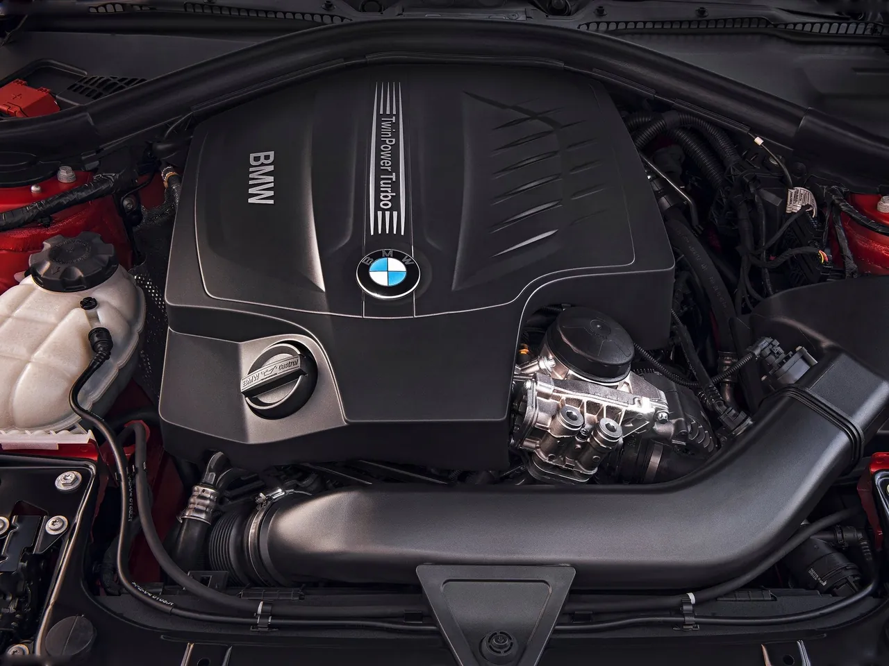 BMW 4-Series Coupe (2014) – motorový prostor