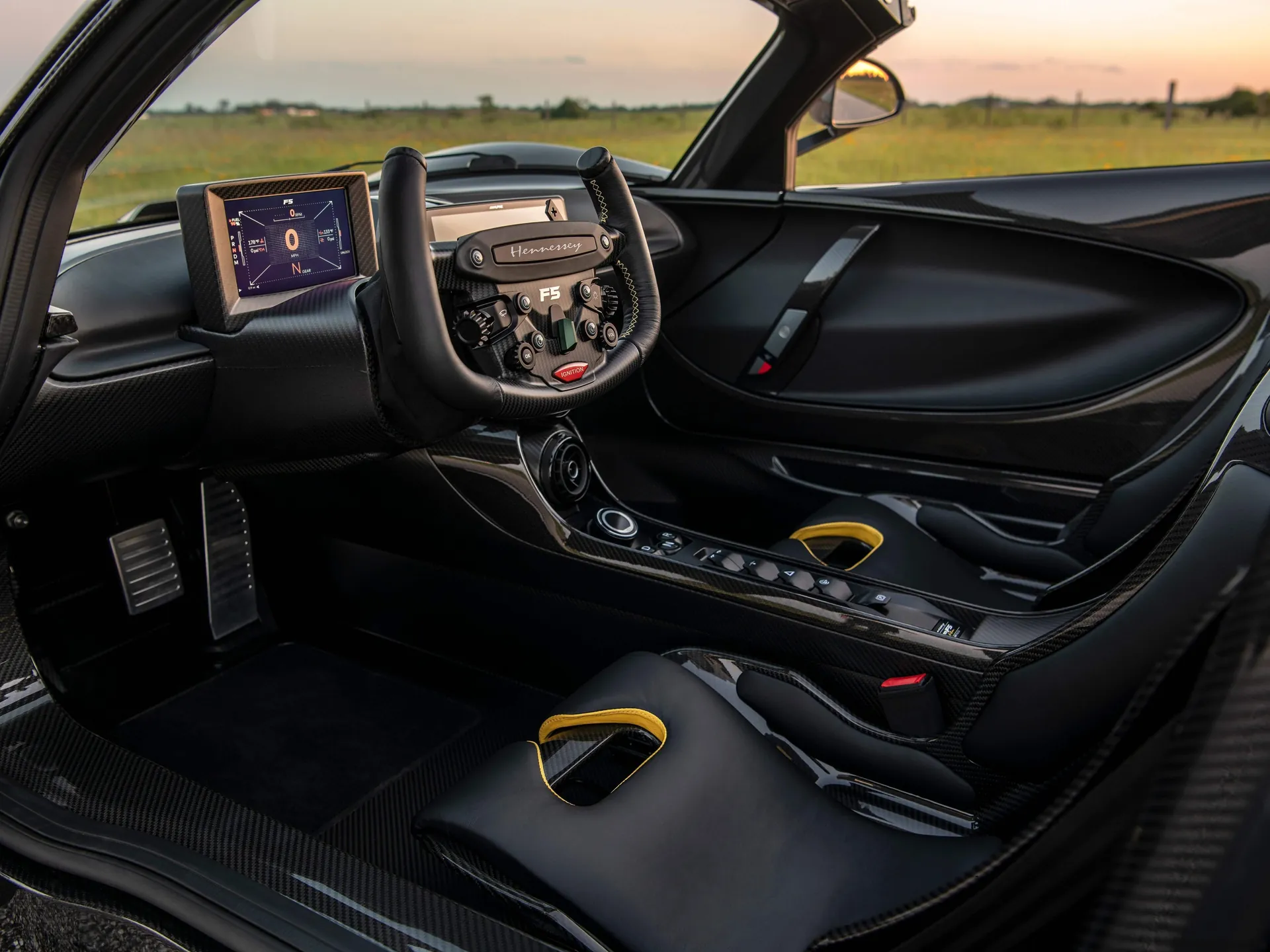 Hennessey Venom F5 Revolution Roadster (2023) – interiér