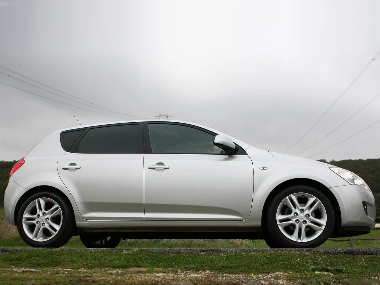 Kia cee-d (2007) – boční profil