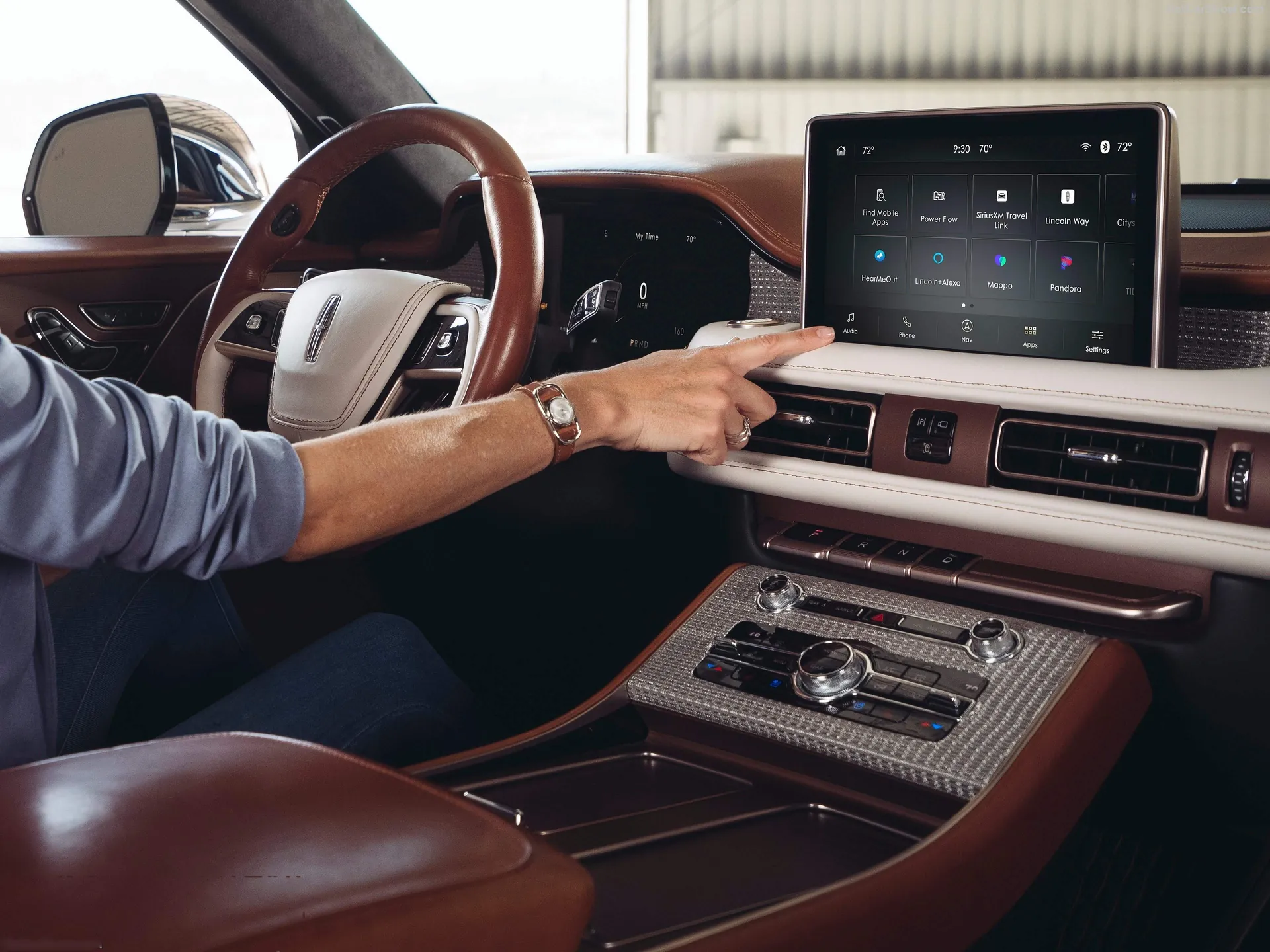 Lincoln Aviator Shinola Concept (2021) – interiér